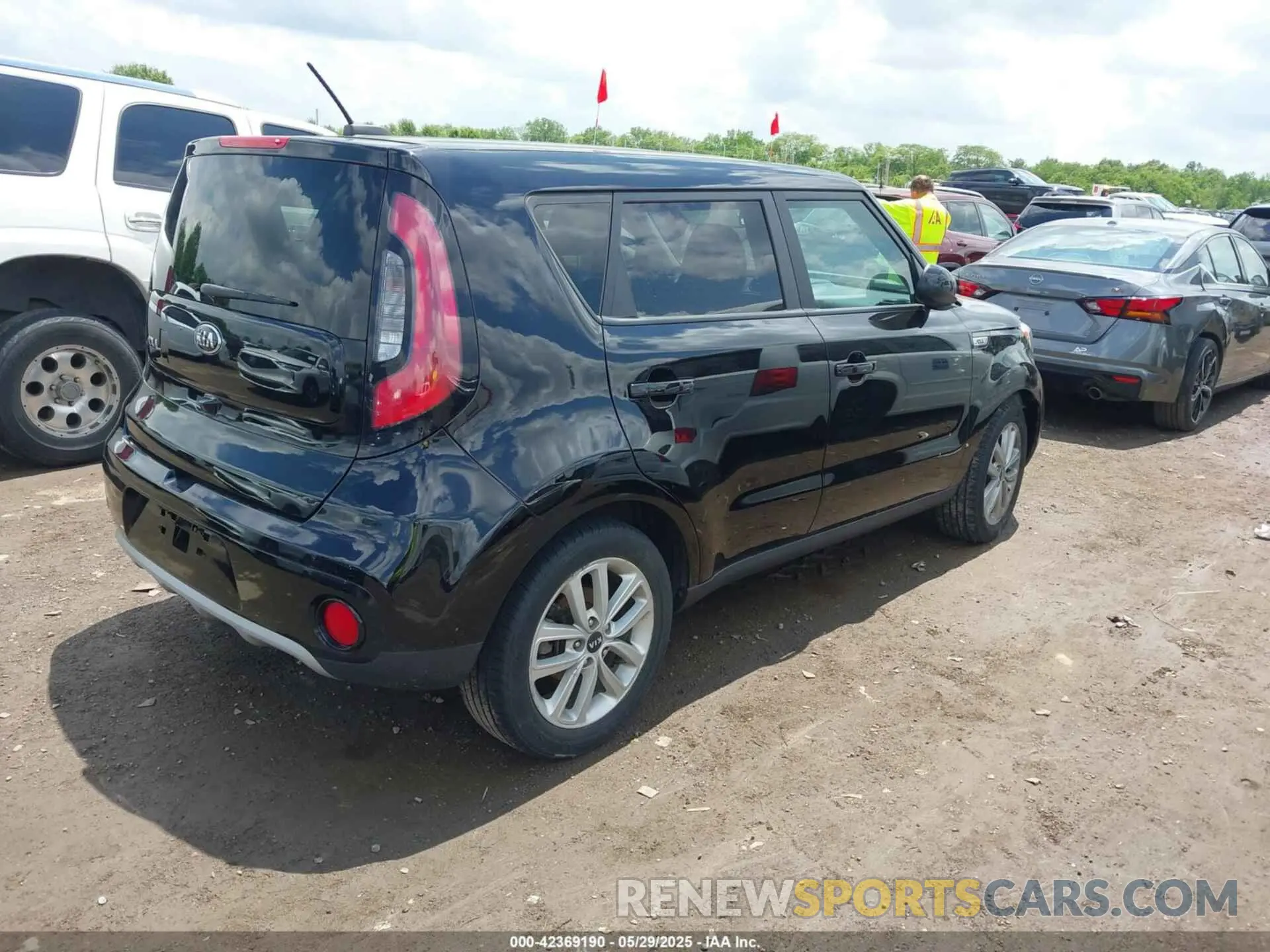 4 Photograph of a damaged car KNDJP3A51K7637811 KIA SOUL 2019