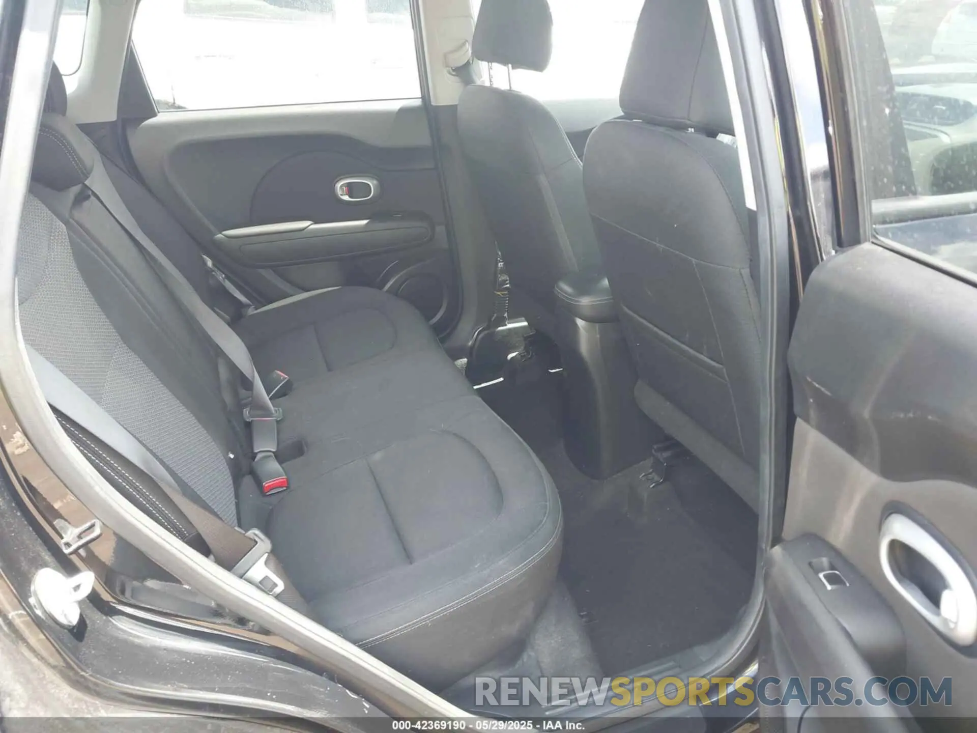 8 Photograph of a damaged car KNDJP3A51K7637811 KIA SOUL 2019