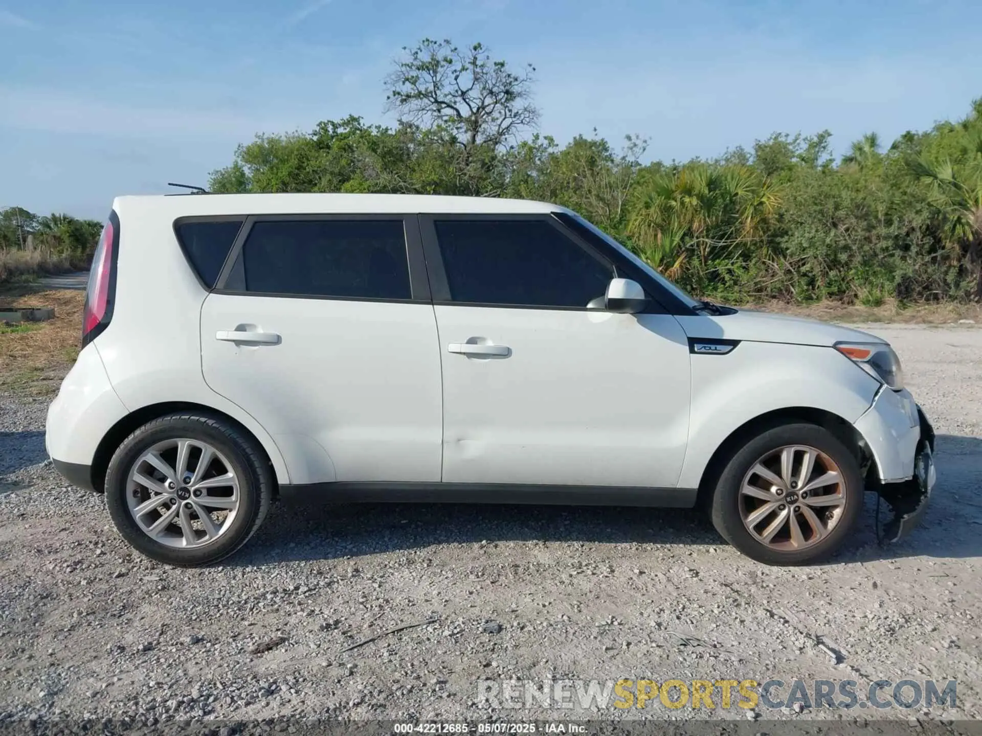 13 Photograph of a damaged car KNDJP3A51K7675474 KIA SOUL 2019