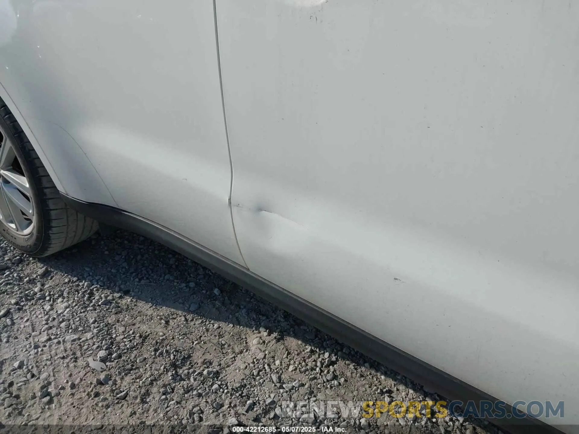 17 Photograph of a damaged car KNDJP3A51K7675474 KIA SOUL 2019