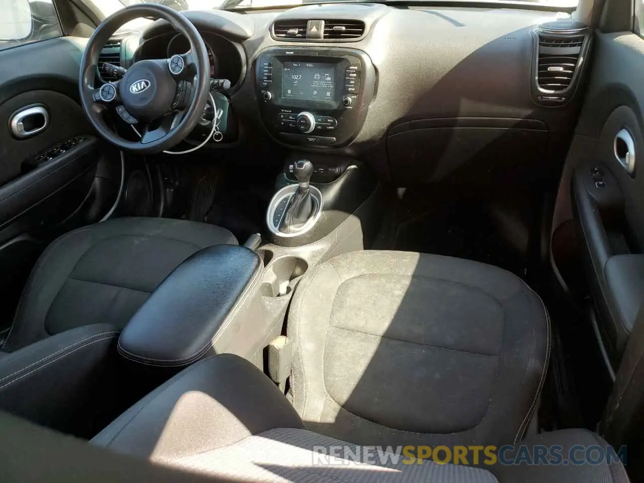 8 Photograph of a damaged car KNDJP3A52K7017744 KIA SOUL 2019