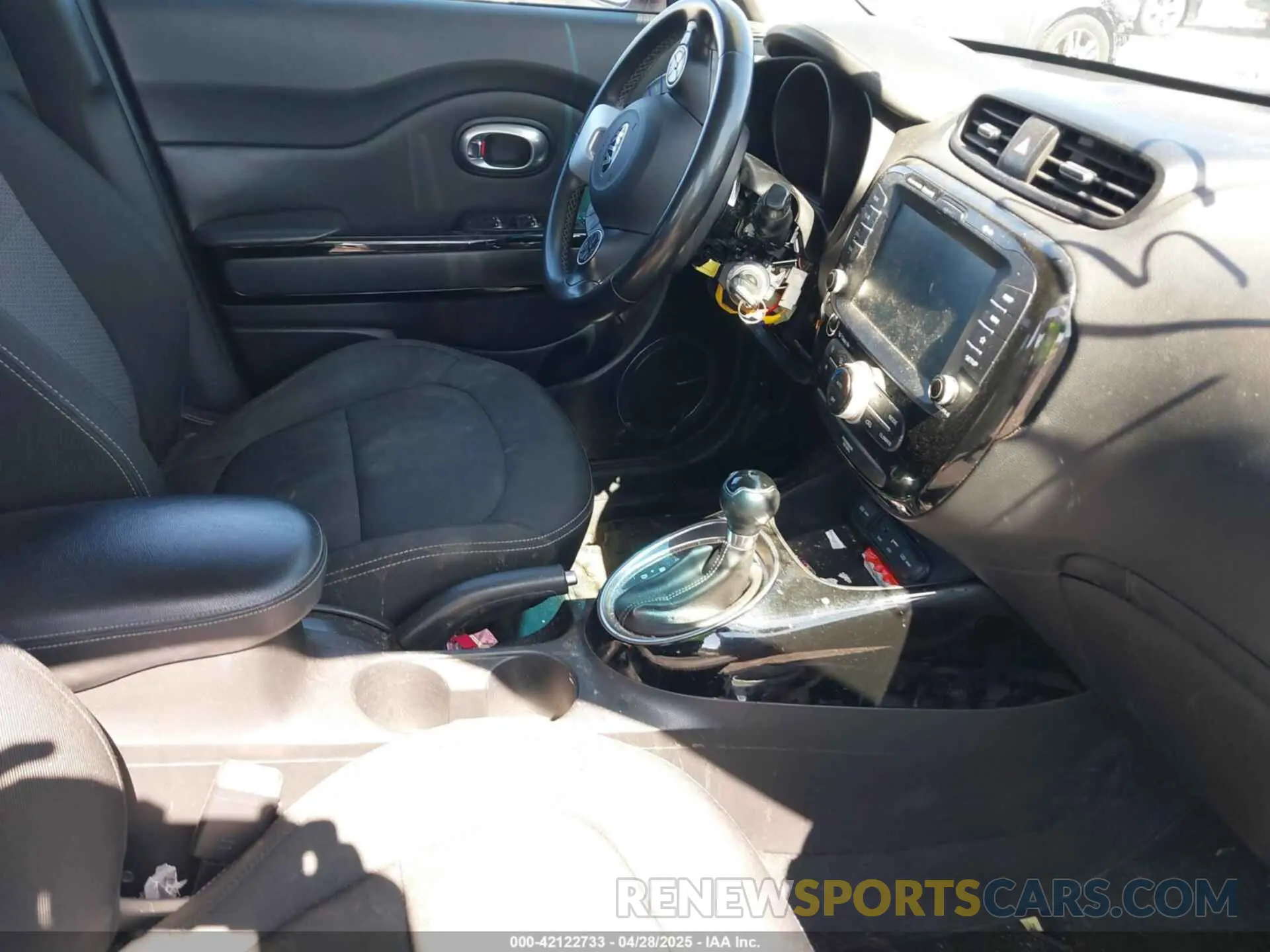 5 Photograph of a damaged car KNDJP3A52K7646713 KIA SOUL 2019