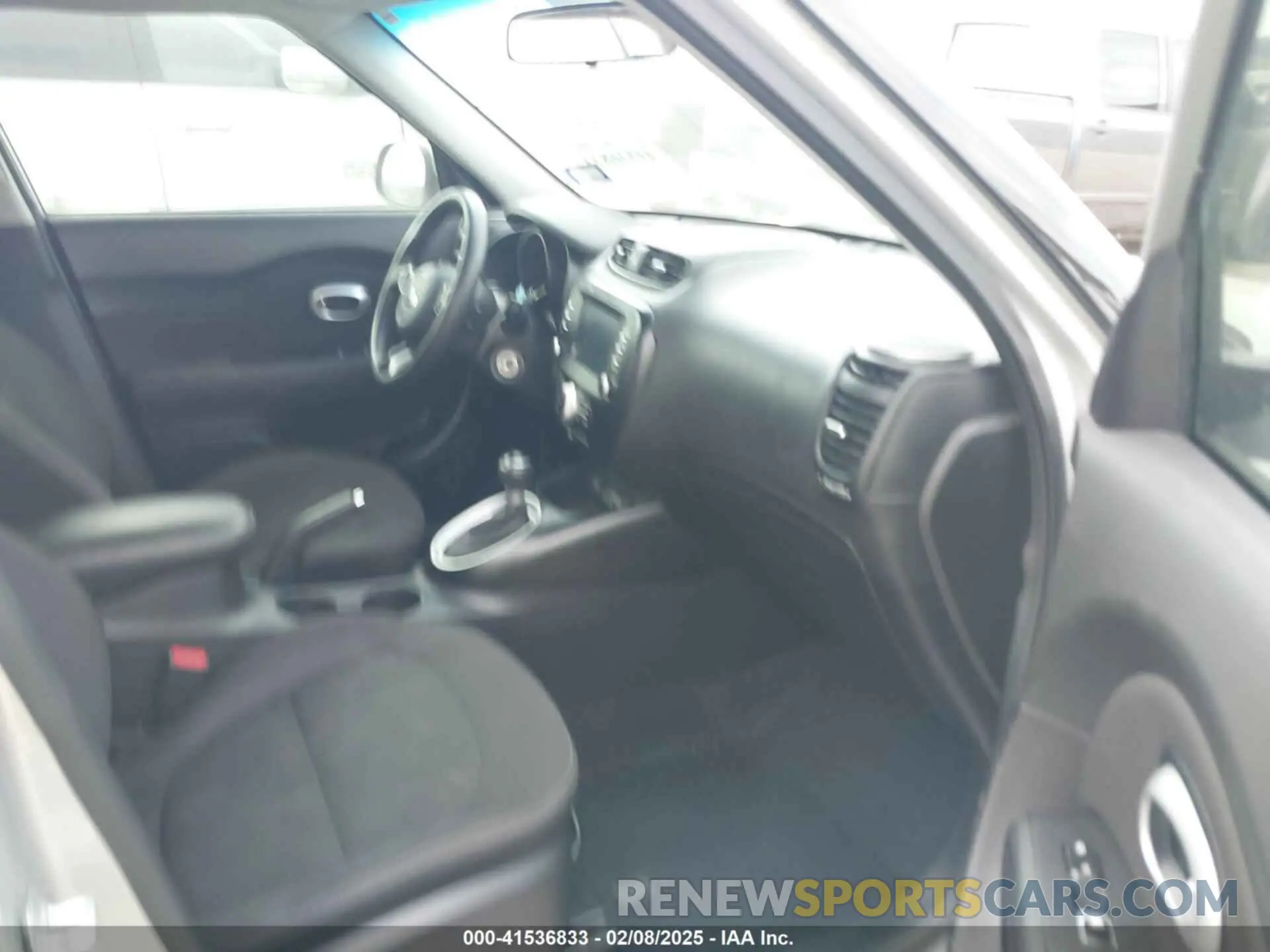 5 Photograph of a damaged car KNDJP3A53K7698321 KIA SOUL 2019