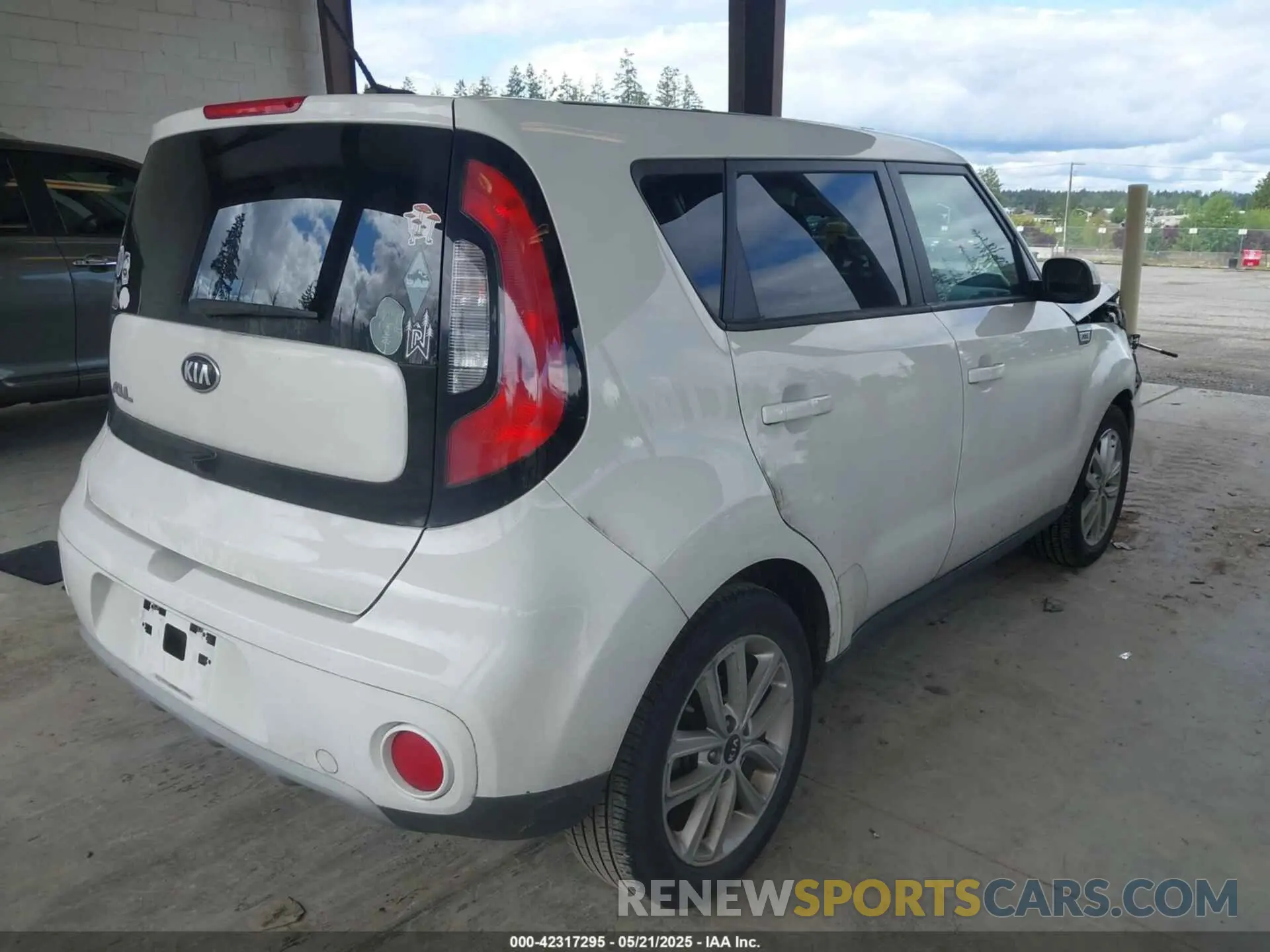 4 Photograph of a damaged car KNDJP3A55K7008018 KIA SOUL 2019
