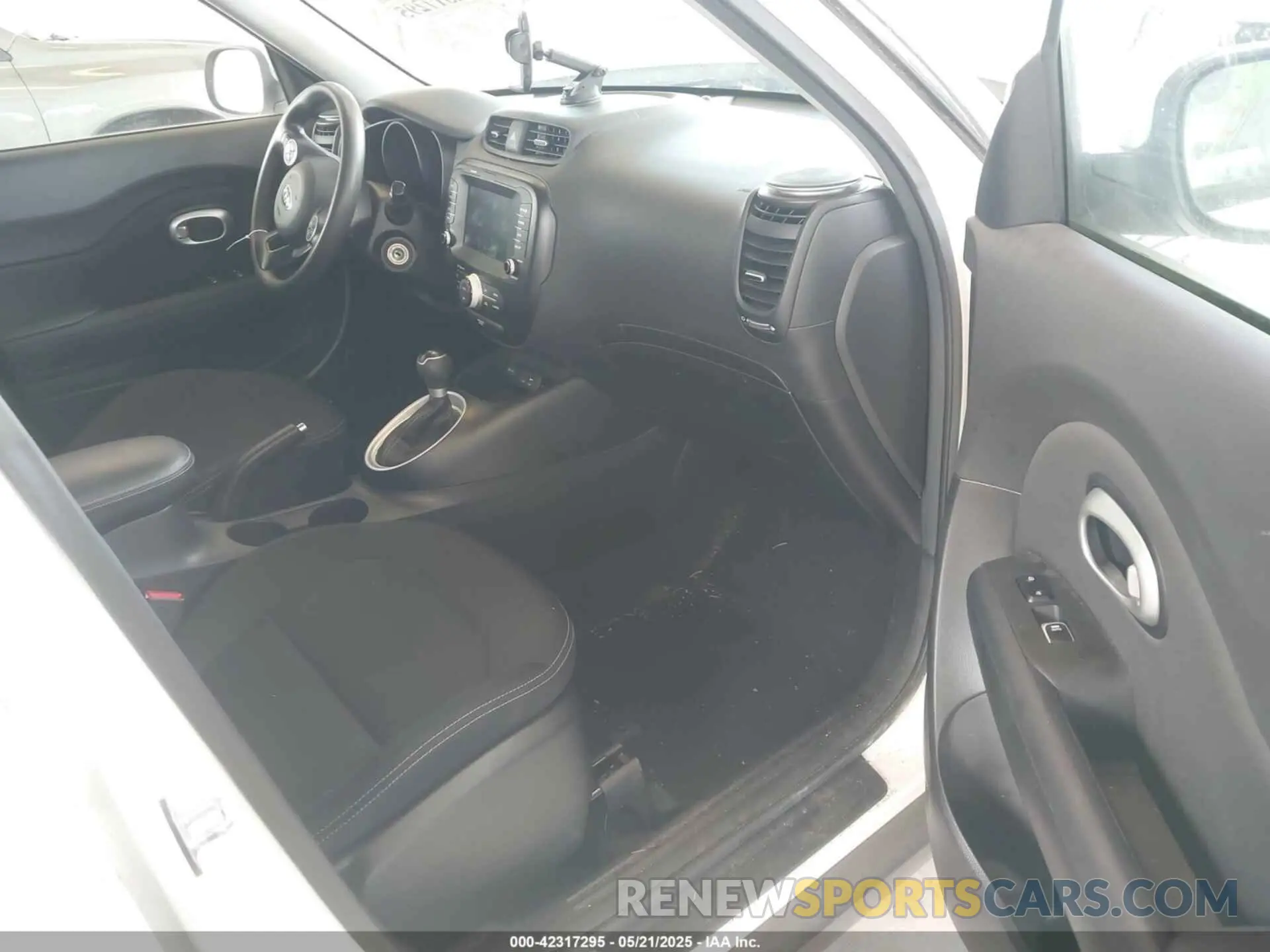 5 Photograph of a damaged car KNDJP3A55K7008018 KIA SOUL 2019