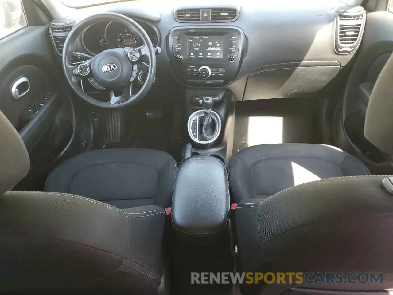 8 Photograph of a damaged car KNDJP3A55K7672559 KIA SOUL 2019