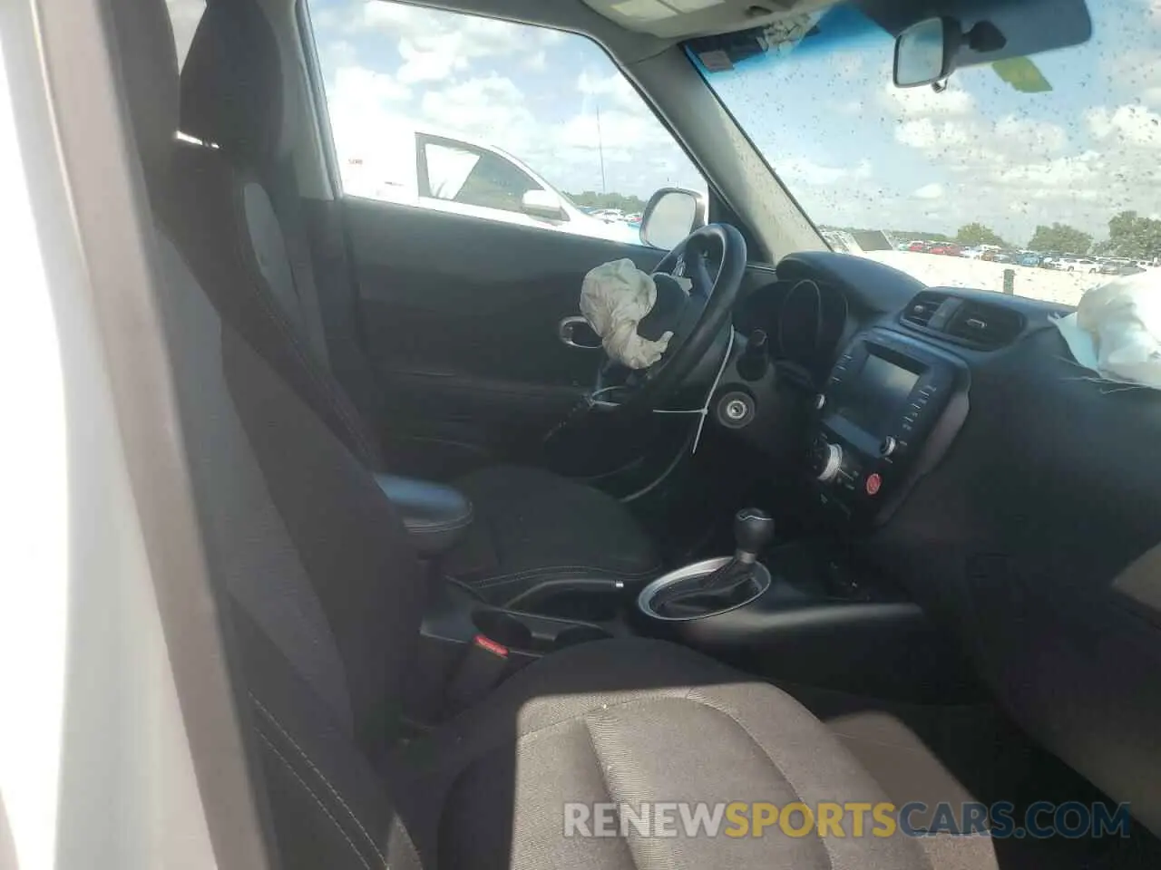 11 Photograph of a damaged car KNDJP3A55K7915772 KIA SOUL 2019