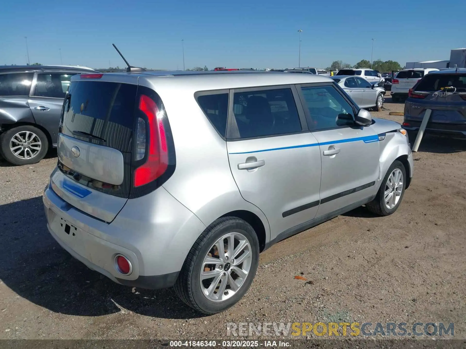 4 Photograph of a damaged car KNDJP3A56K7639781 KIA SOUL 2019