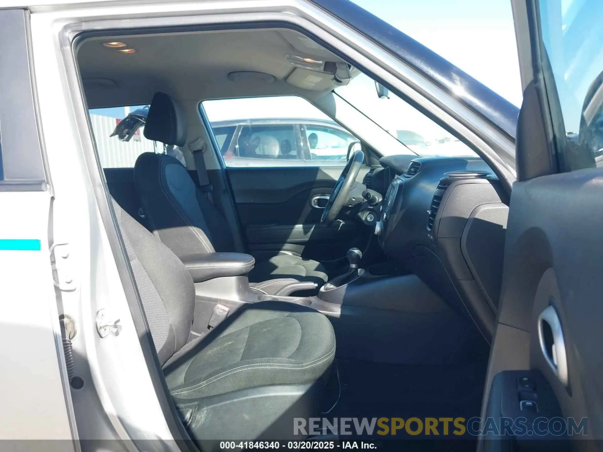 5 Photograph of a damaged car KNDJP3A56K7639781 KIA SOUL 2019