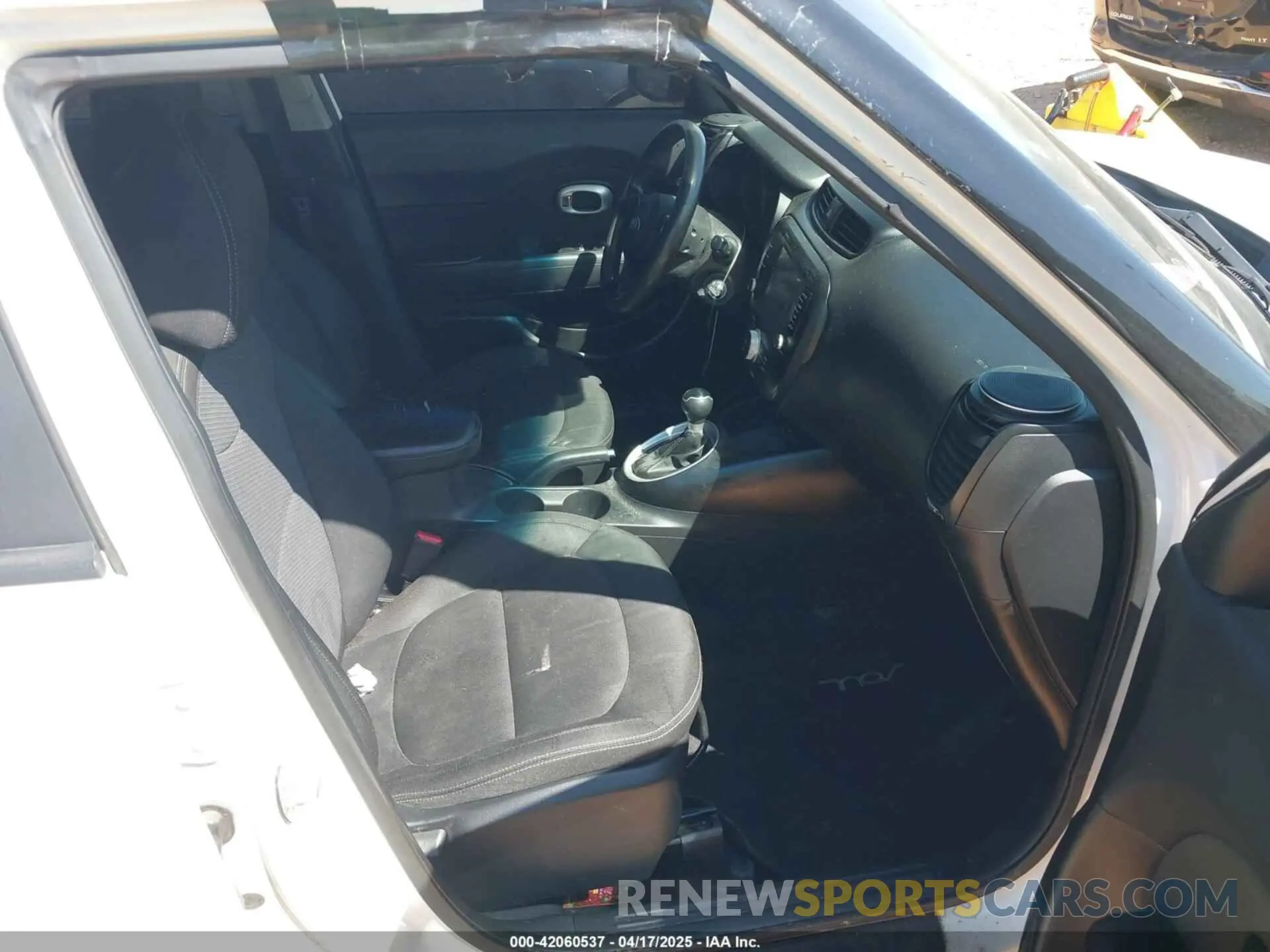5 Photograph of a damaged car KNDJP3A56K7673994 KIA SOUL 2019