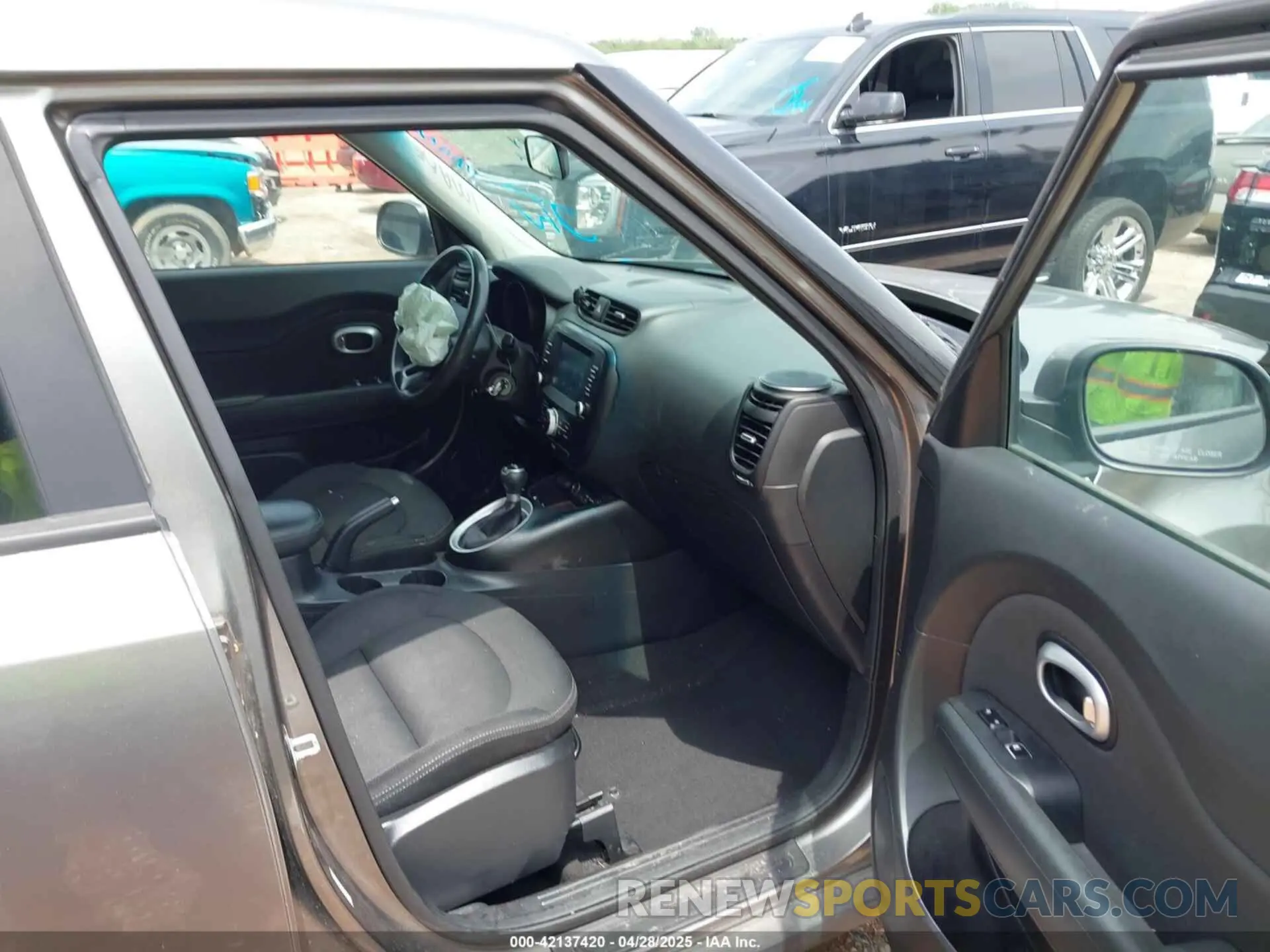 5 Photograph of a damaged car KNDJP3A56K7698202 KIA SOUL 2019