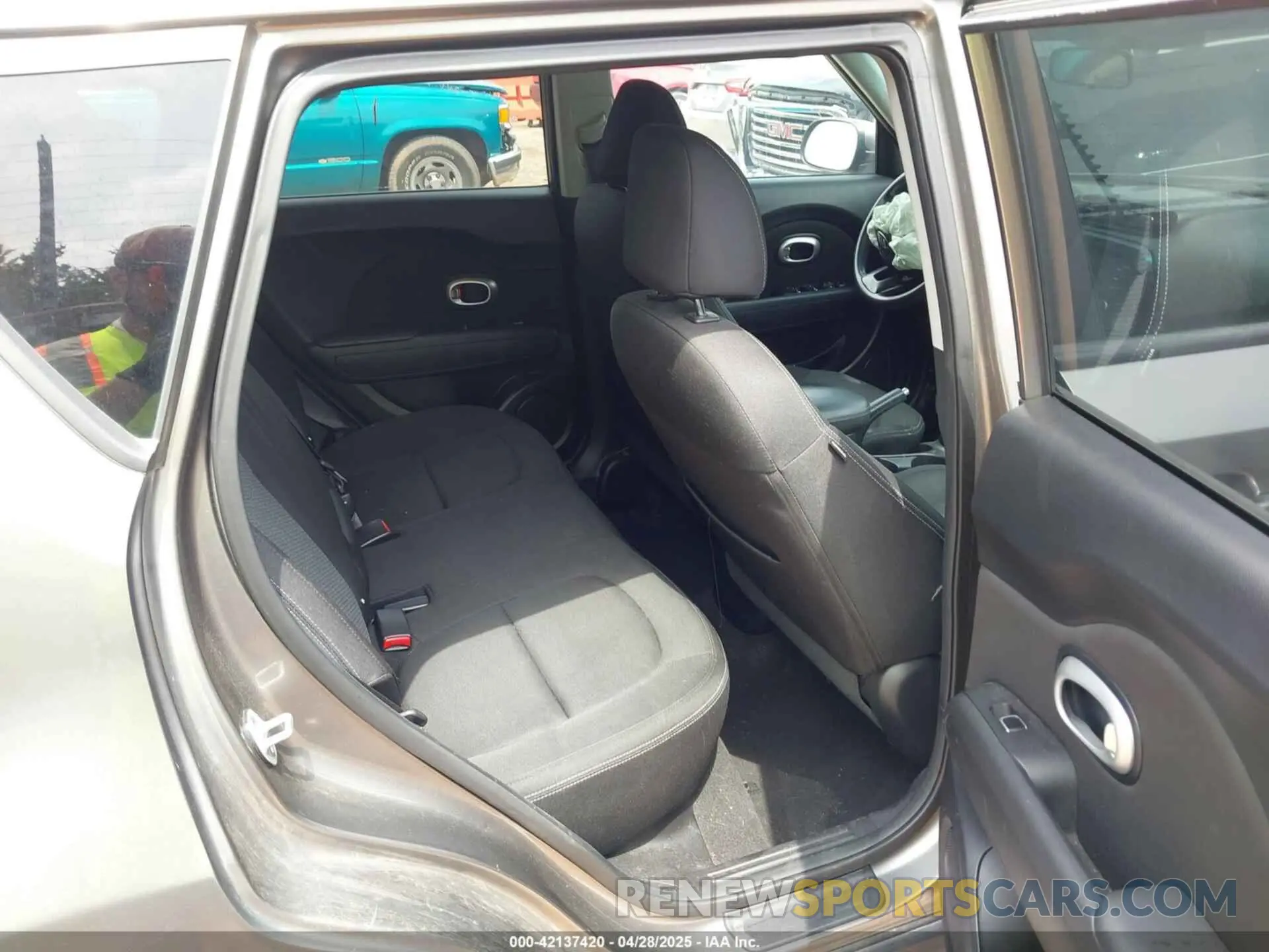 8 Photograph of a damaged car KNDJP3A56K7698202 KIA SOUL 2019