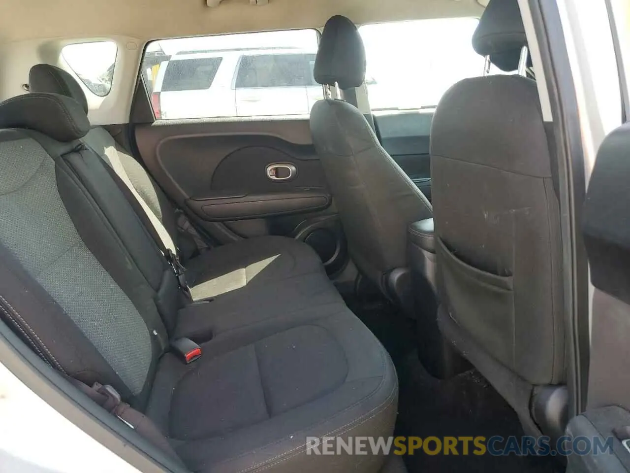 10 Photograph of a damaged car KNDJP3A57K7003015 KIA SOUL 2019
