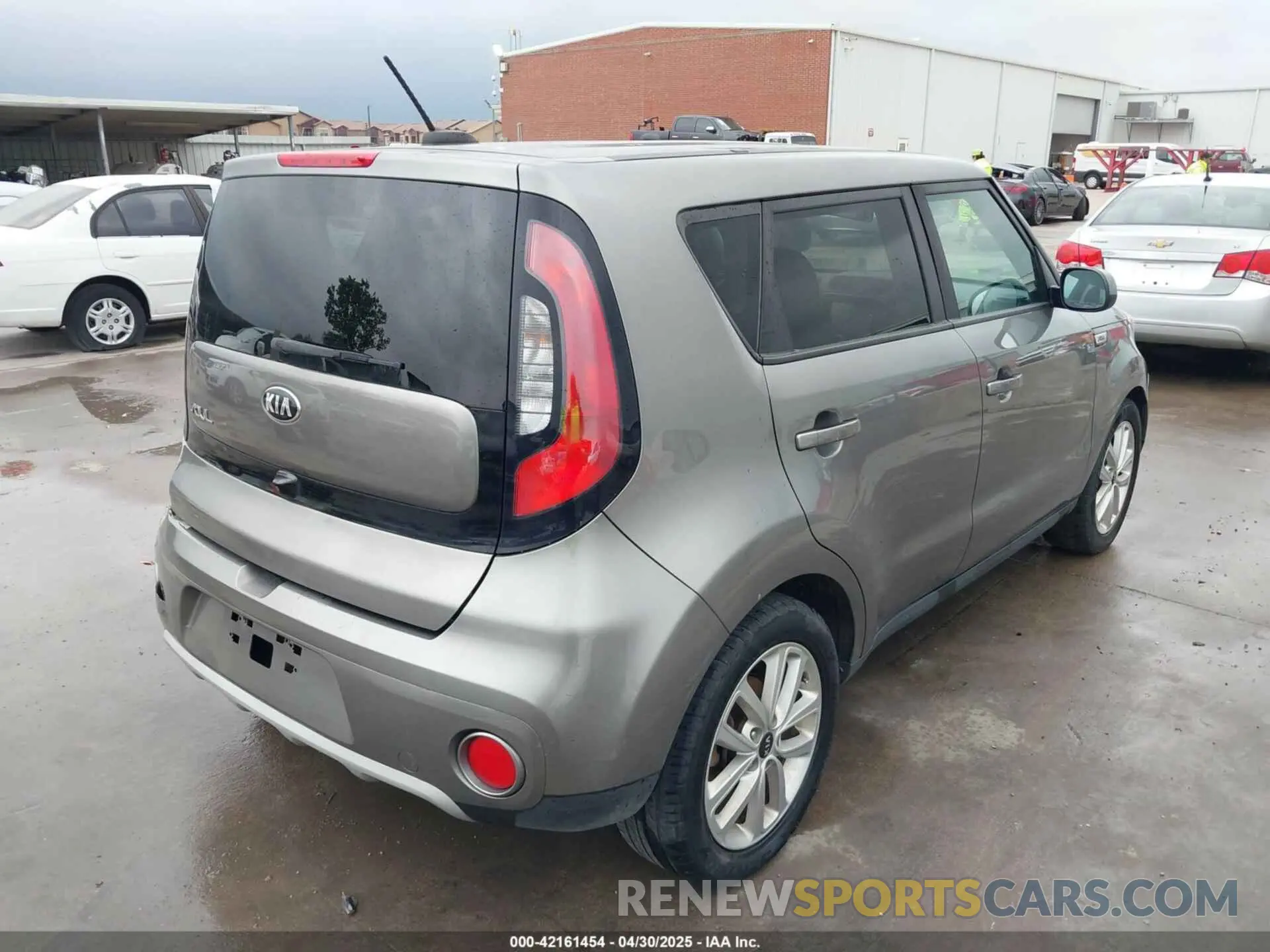 4 Photograph of a damaged car KNDJP3A57K7013463 KIA SOUL 2019