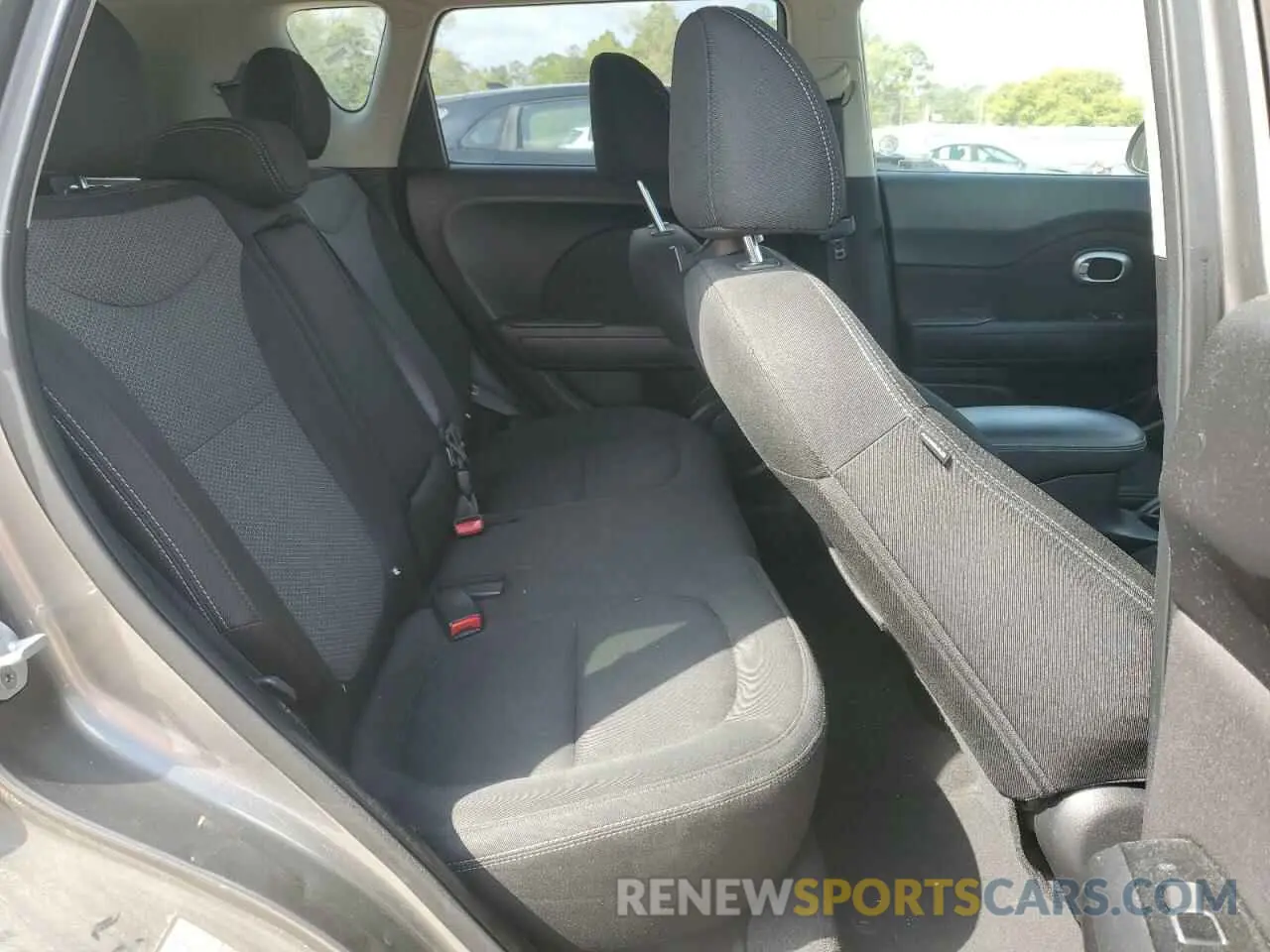 11 Photograph of a damaged car KNDJP3A57K7633021 KIA SOUL 2019