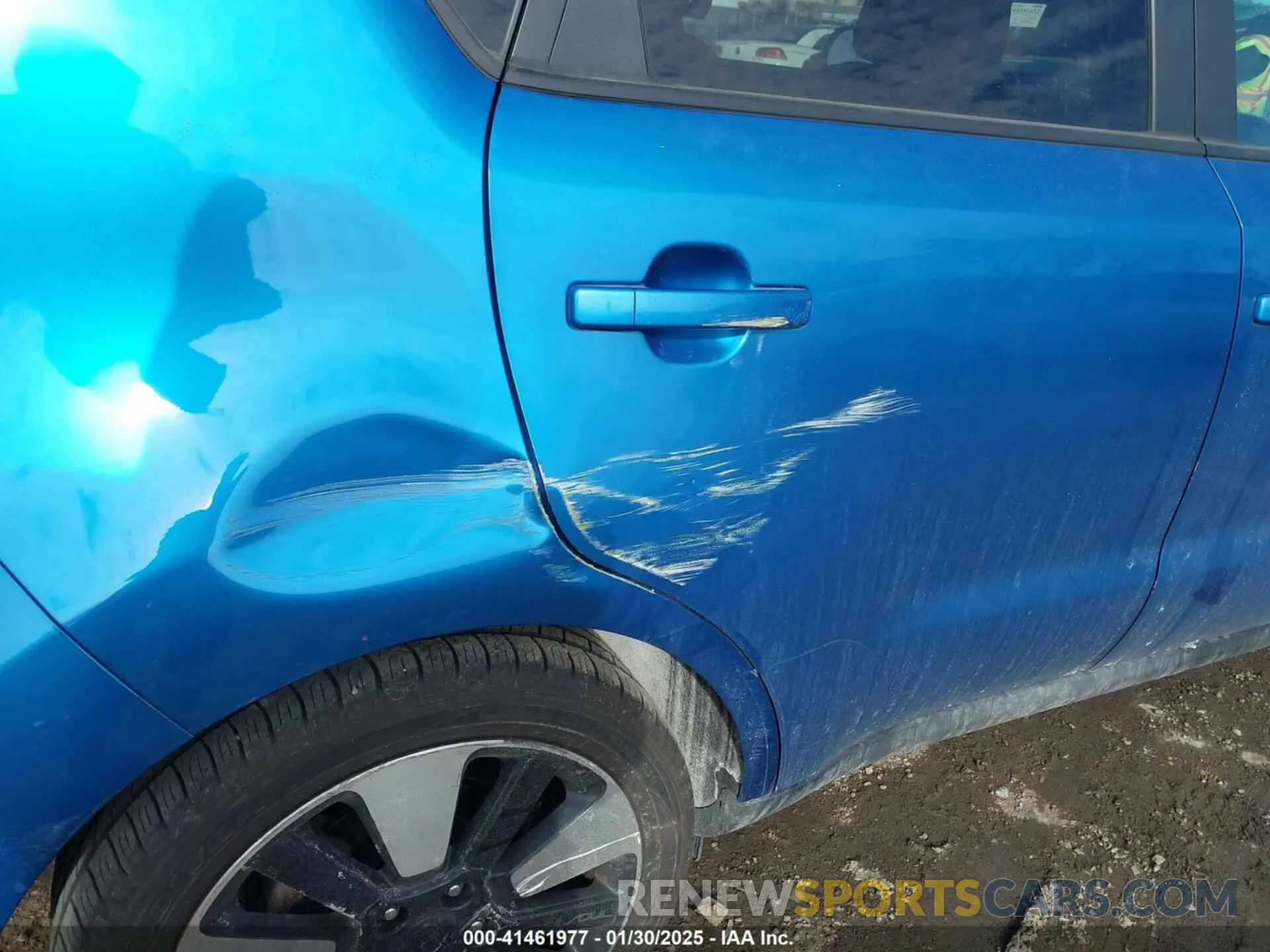 17 Photograph of a damaged car KNDJP3A57K7672479 KIA SOUL 2019