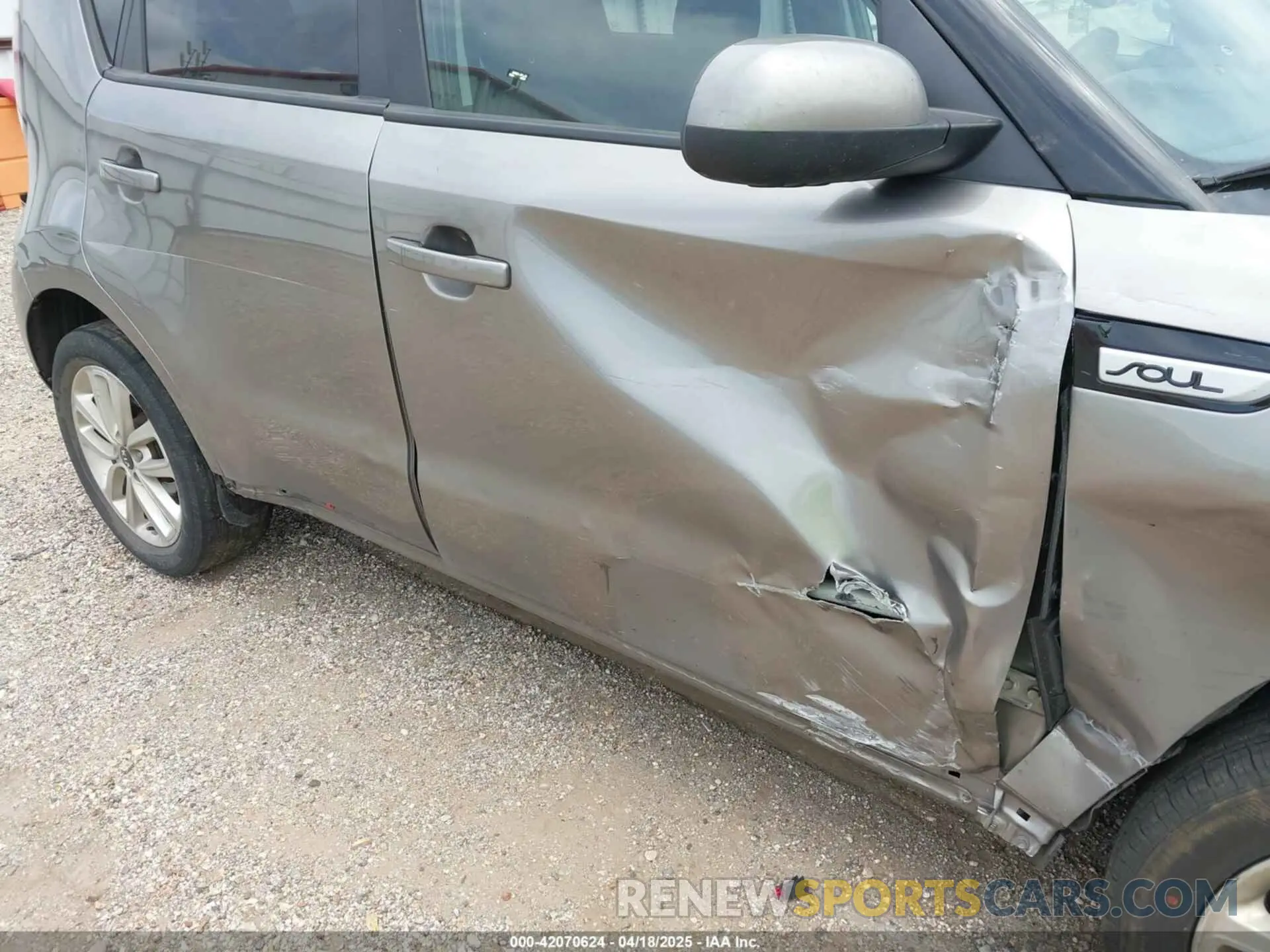 16 Photograph of a damaged car KNDJP3A58K7021748 KIA SOUL 2019