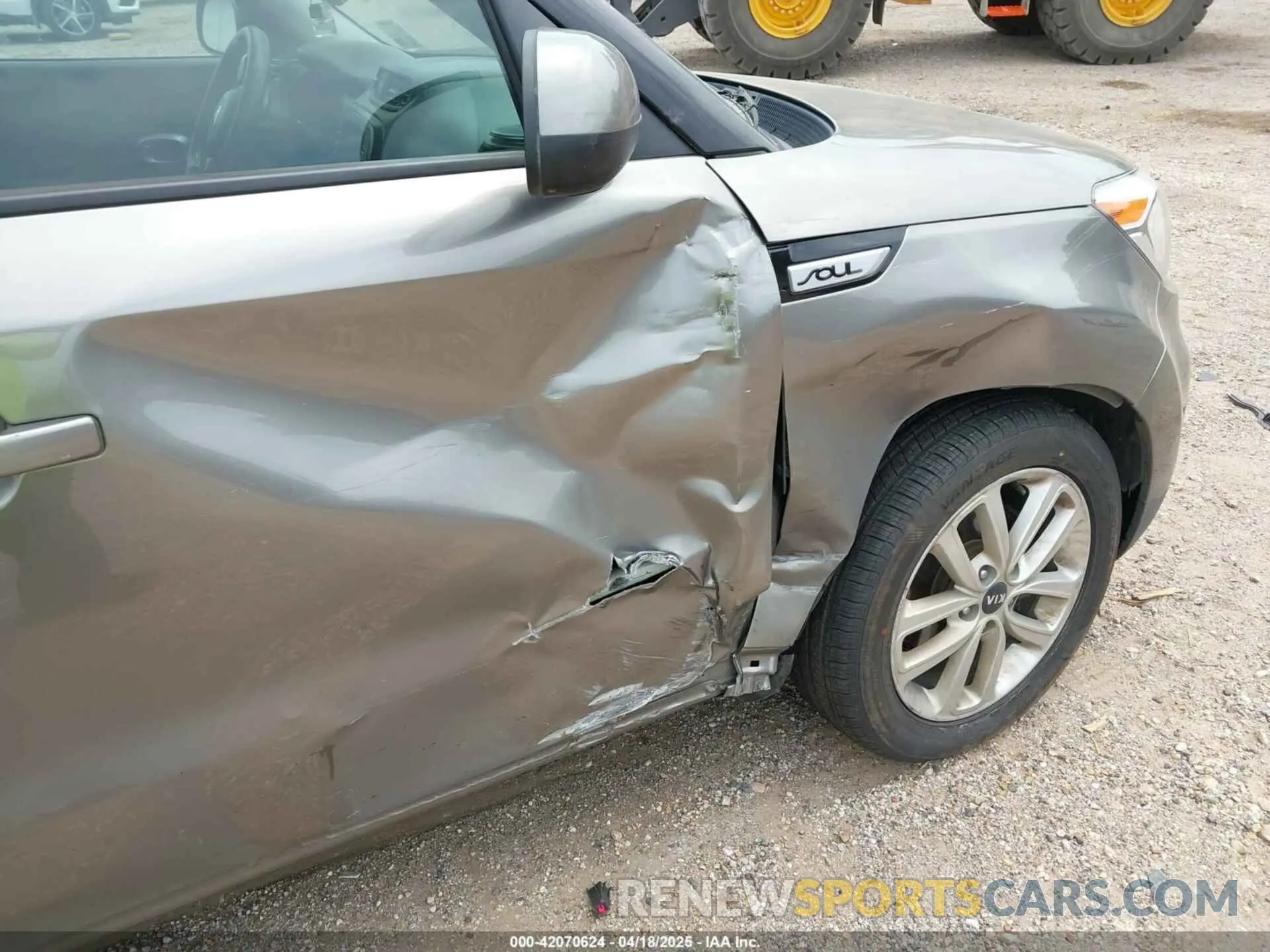 18 Photograph of a damaged car KNDJP3A58K7021748 KIA SOUL 2019