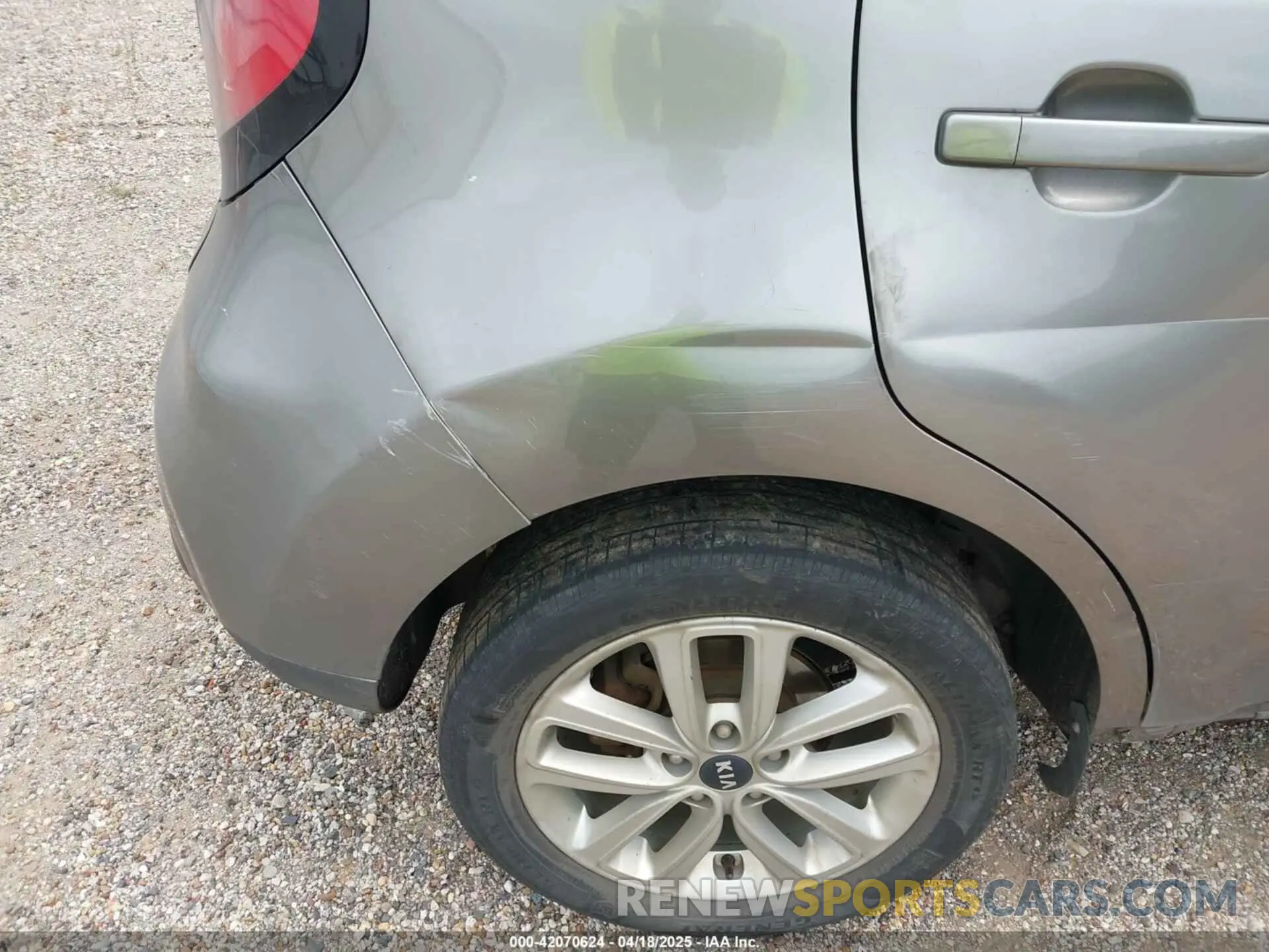 19 Photograph of a damaged car KNDJP3A58K7021748 KIA SOUL 2019