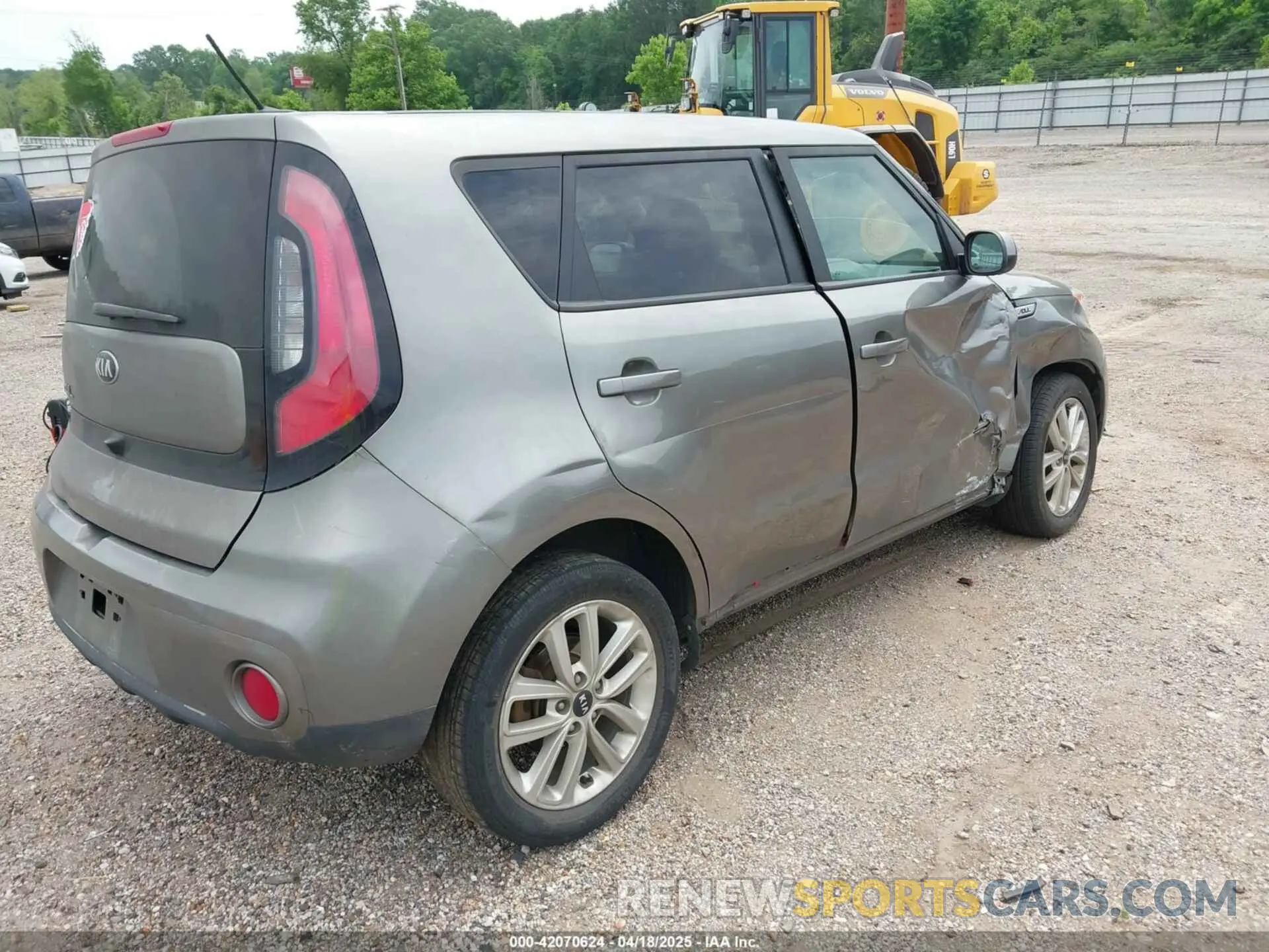 4 Photograph of a damaged car KNDJP3A58K7021748 KIA SOUL 2019