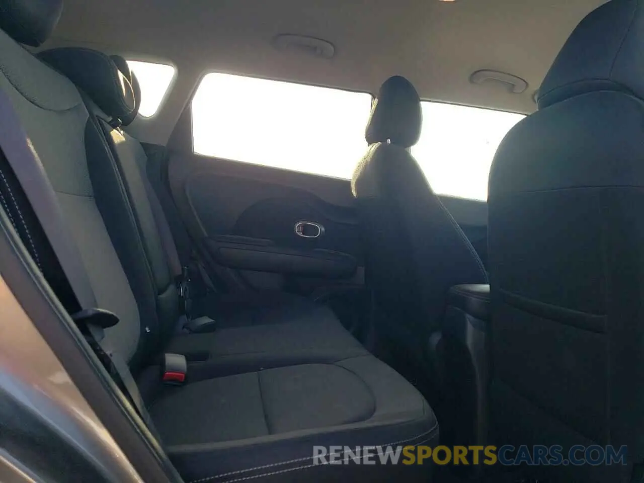10 Photograph of a damaged car KNDJP3A58K7667646 KIA SOUL 2019