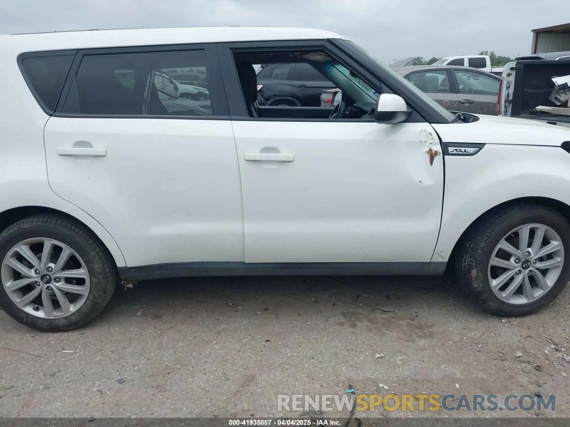 13 Photograph of a damaged car KNDJP3A59K7662245 KIA SOUL 2019