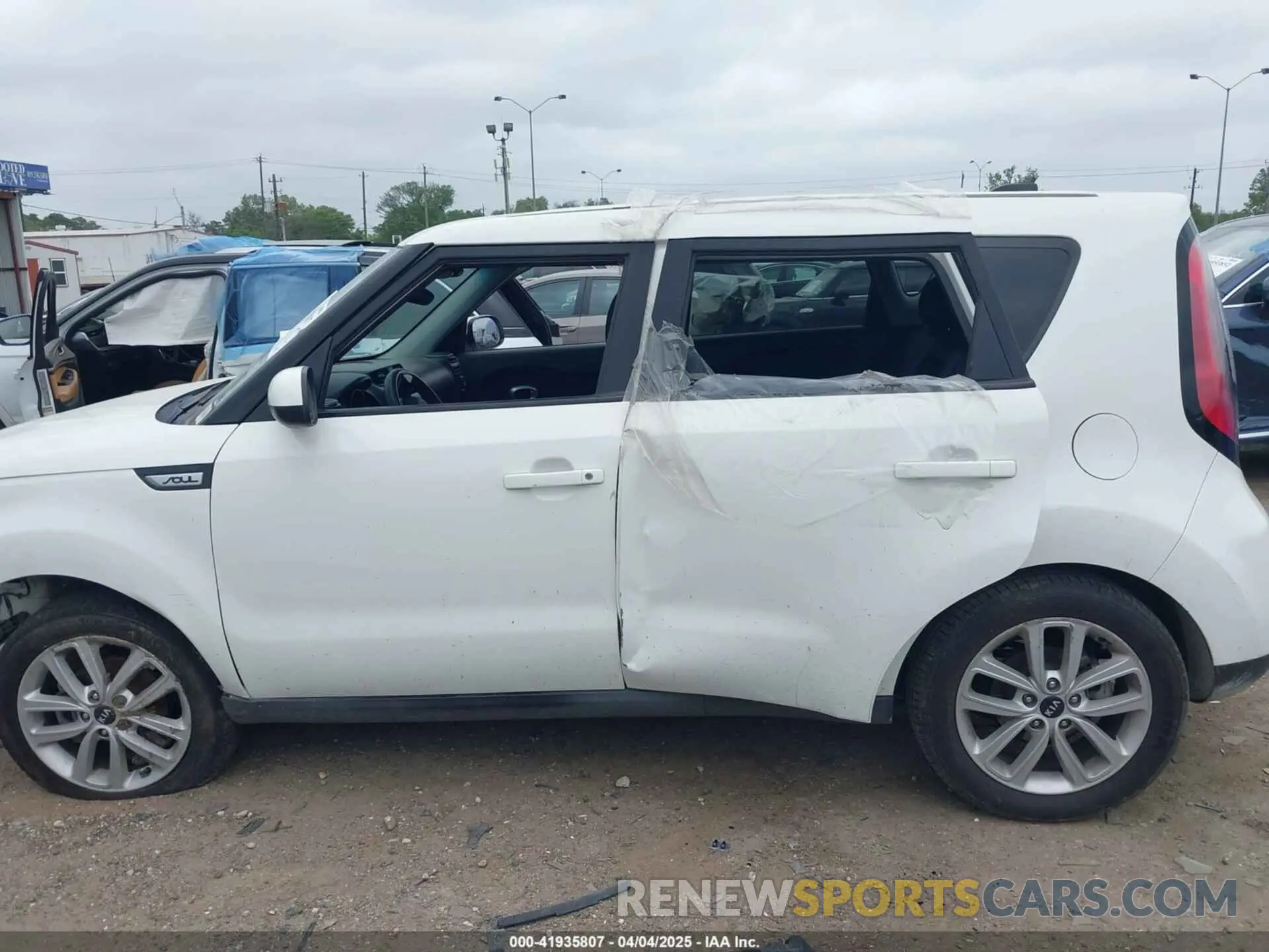 14 Photograph of a damaged car KNDJP3A59K7662245 KIA SOUL 2019