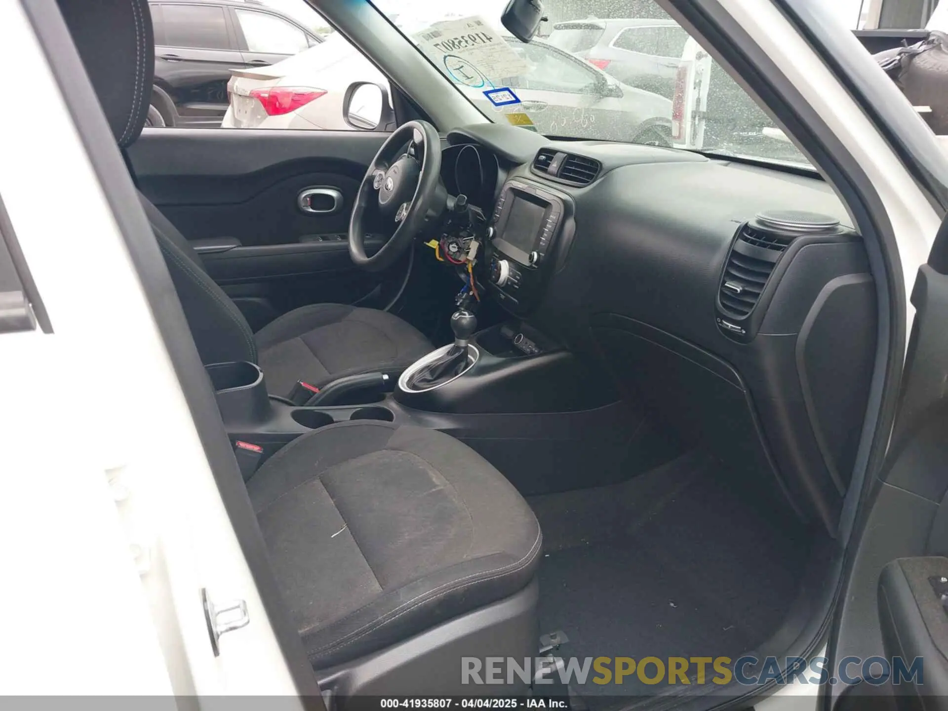 5 Photograph of a damaged car KNDJP3A59K7662245 KIA SOUL 2019
