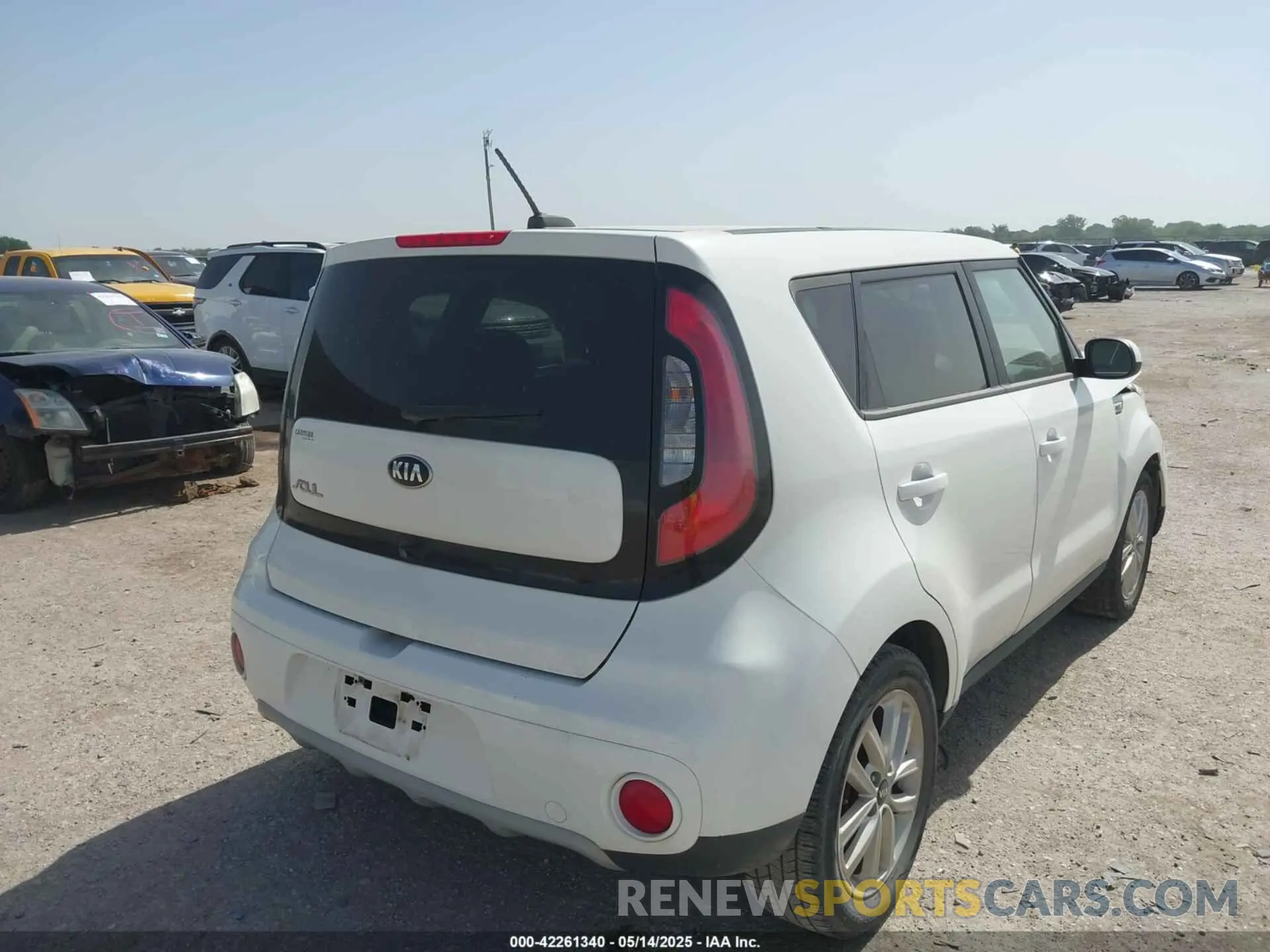4 Photograph of a damaged car KNDJP3A59K7698145 KIA SOUL 2019