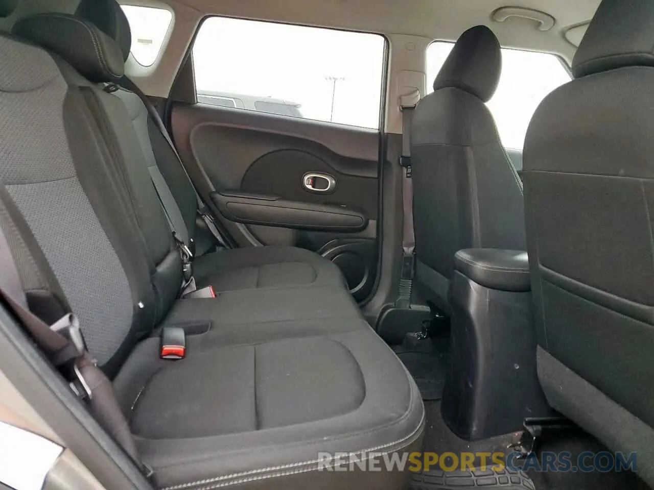 10 Photograph of a damaged car KNDJP3A5XK7629576 KIA SOUL 2019