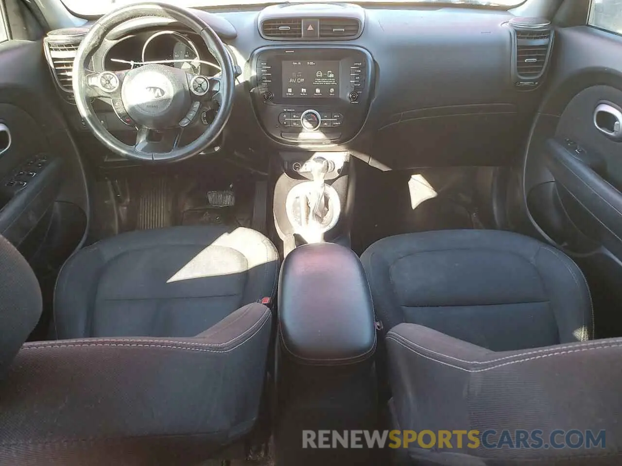 8 Photograph of a damaged car KNDJP3A5XK7656566 KIA SOUL 2019