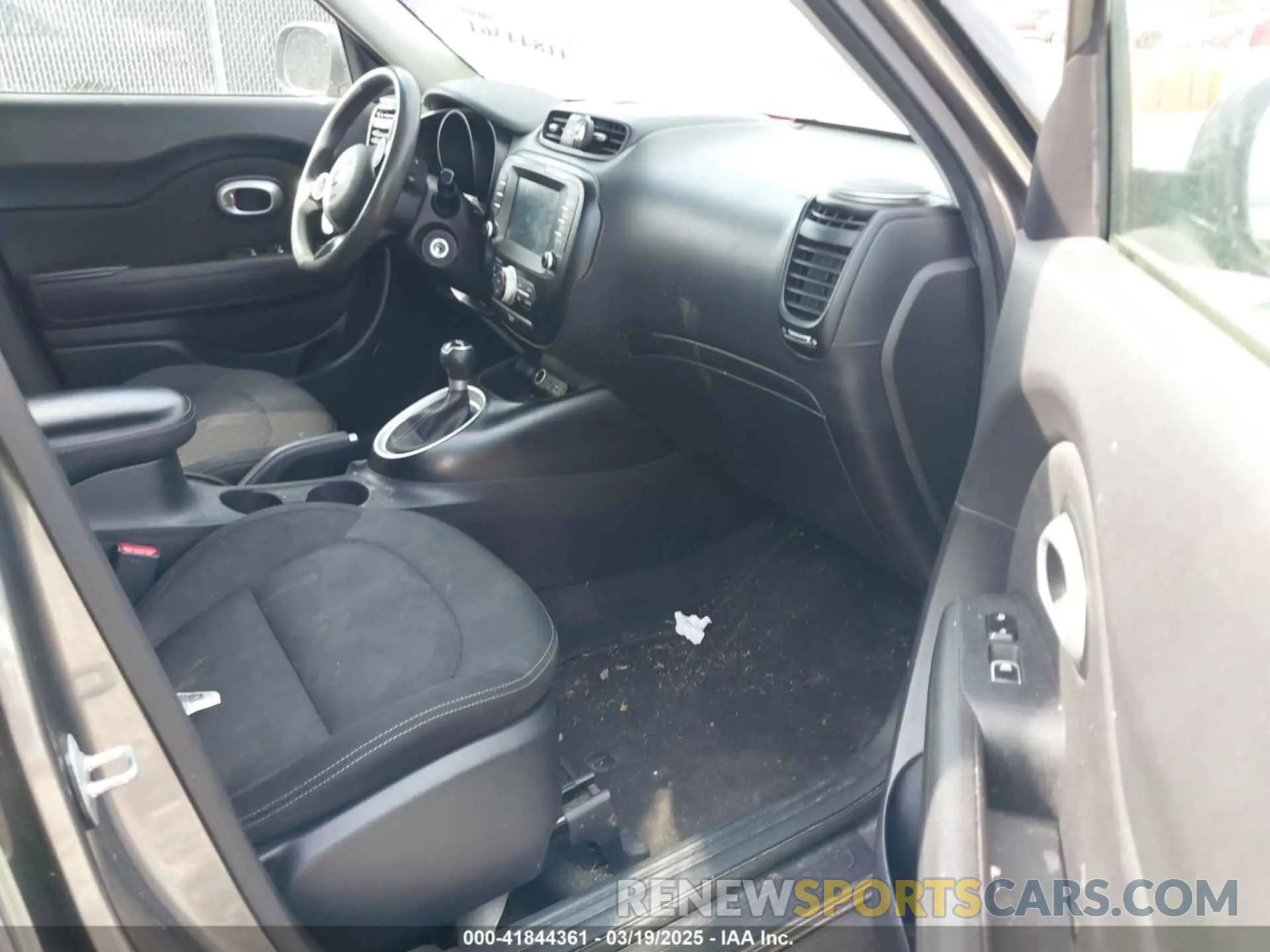 5 Photograph of a damaged car KNDJP3A5XK7678079 KIA SOUL 2019