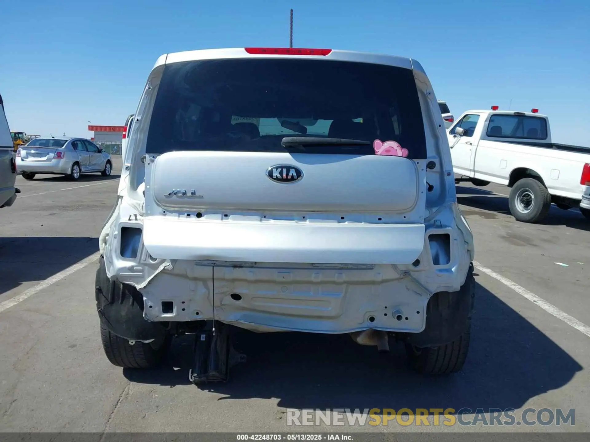 17 Photograph of a damaged car KNDJP3A5XK7691270 KIA SOUL 2019