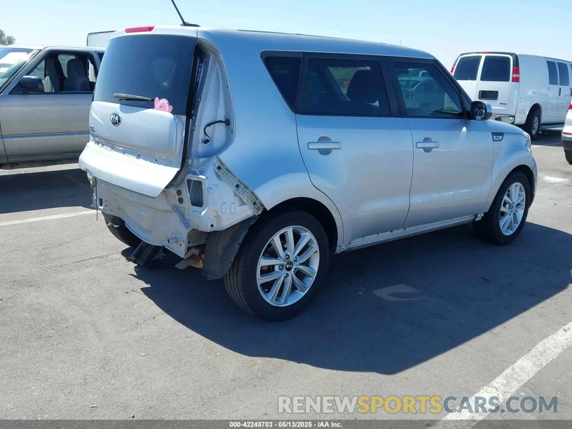 4 Photograph of a damaged car KNDJP3A5XK7691270 KIA SOUL 2019