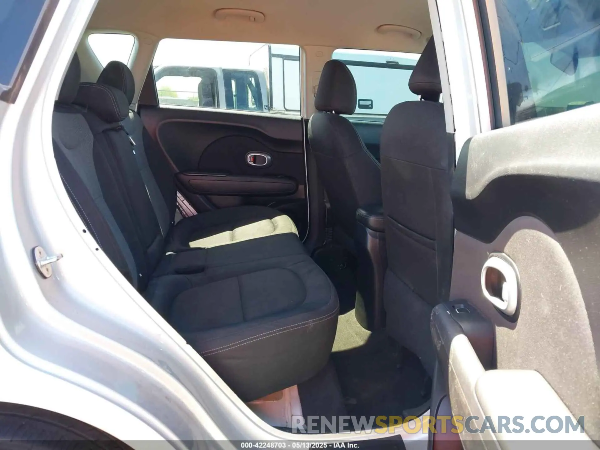 8 Photograph of a damaged car KNDJP3A5XK7691270 KIA SOUL 2019