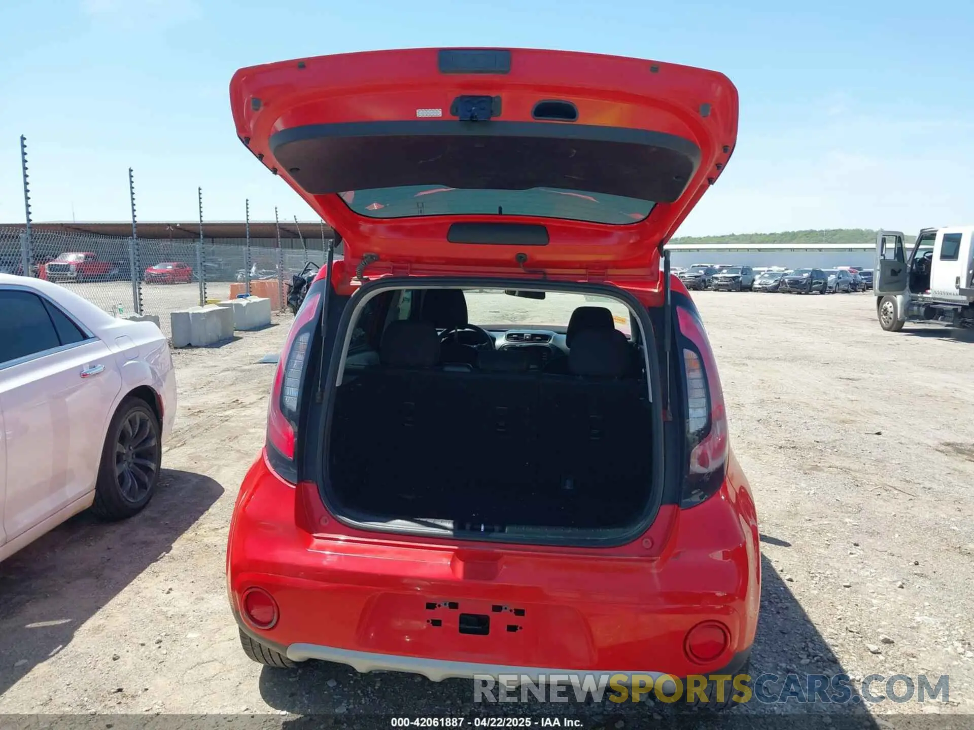 16 Photograph of a damaged car KNDJP3A5XK7692497 KIA SOUL 2019