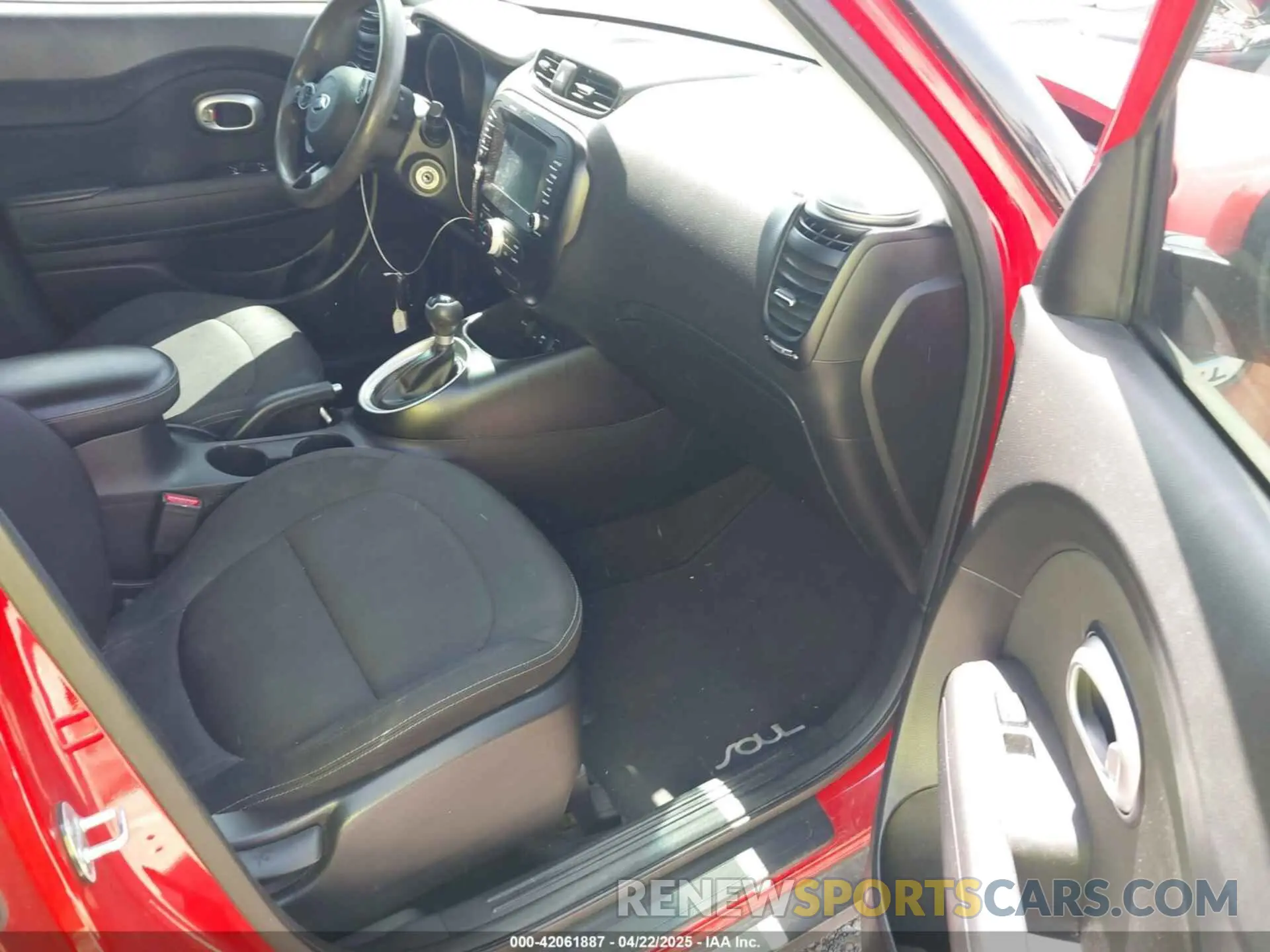 5 Photograph of a damaged car KNDJP3A5XK7692497 KIA SOUL 2019