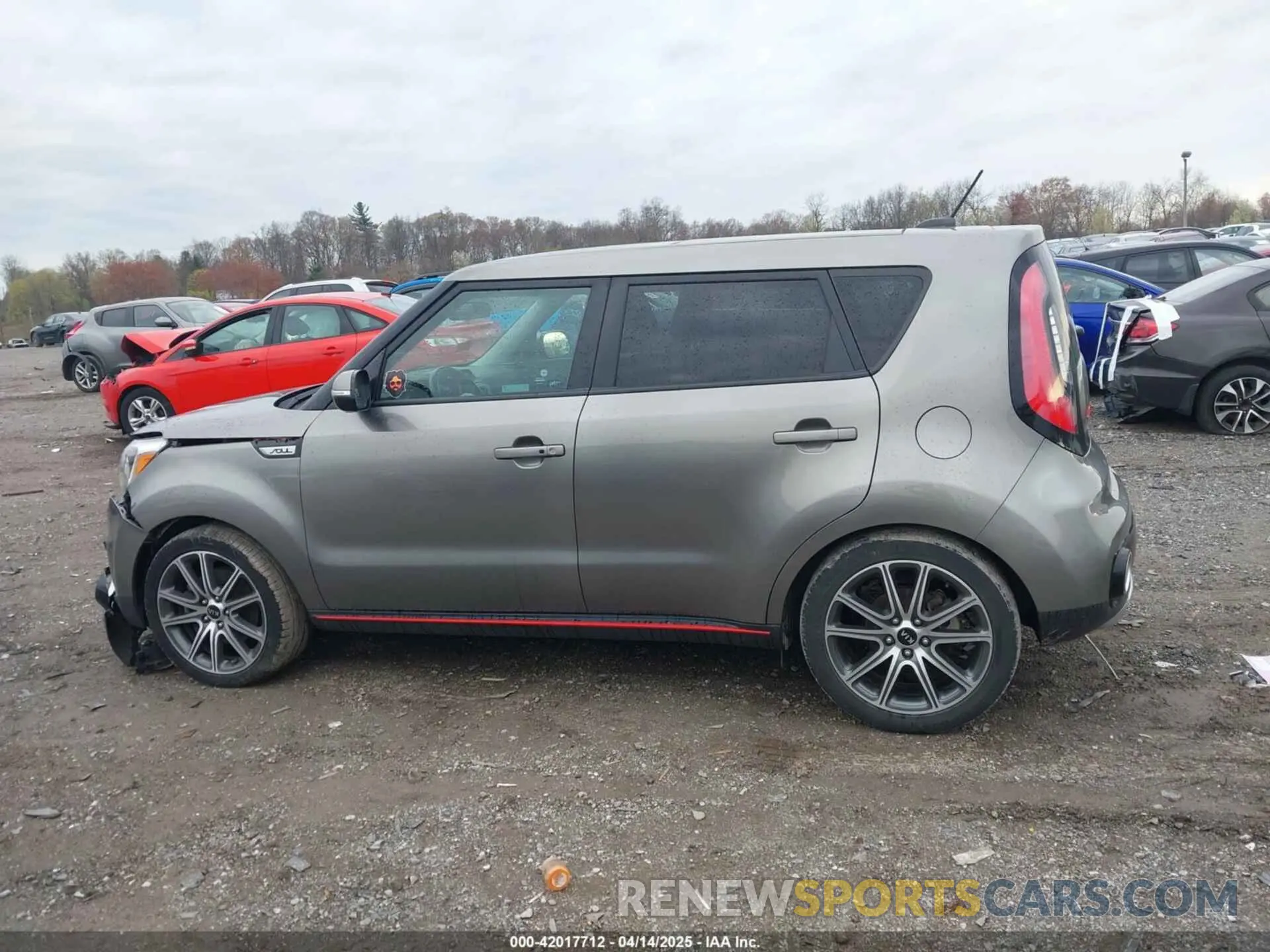 14 Photograph of a damaged car KNDJX3AA8K7006678 KIA SOUL 2019
