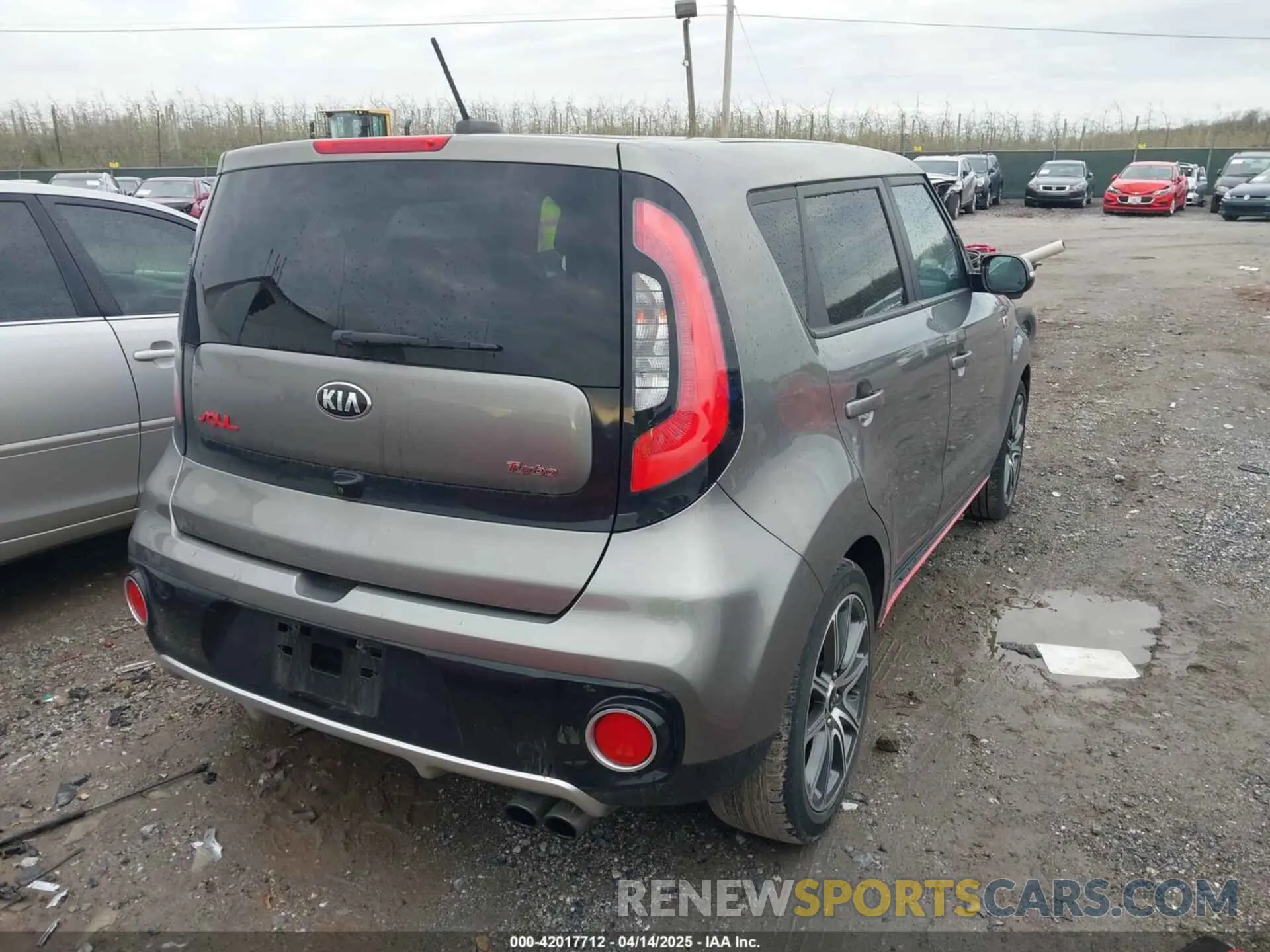 4 Photograph of a damaged car KNDJX3AA8K7006678 KIA SOUL 2019