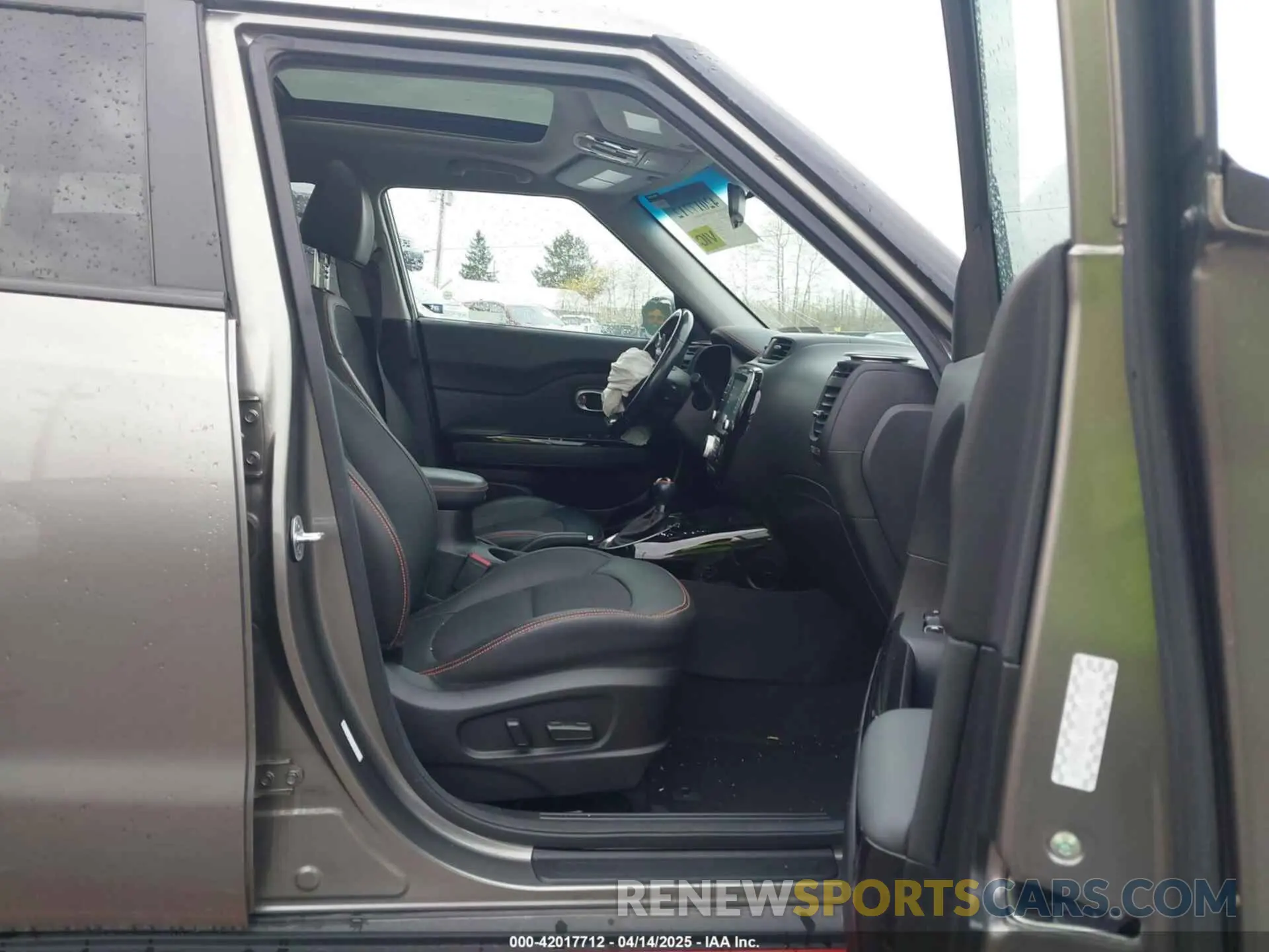 5 Photograph of a damaged car KNDJX3AA8K7006678 KIA SOUL 2019