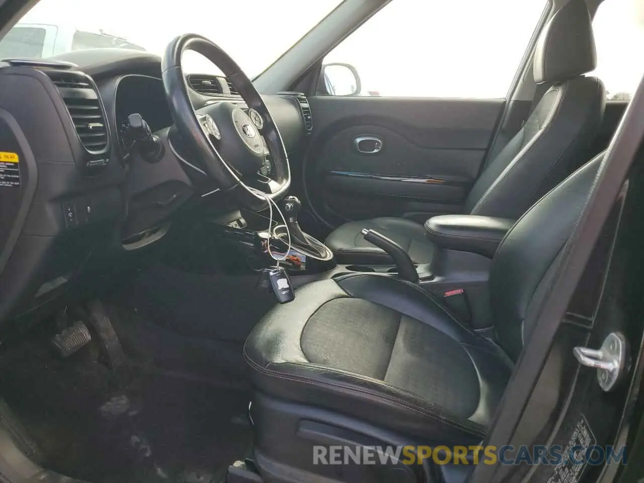 7 Photograph of a damaged car KNDJX3AA9K7674425 KIA SOUL 2019