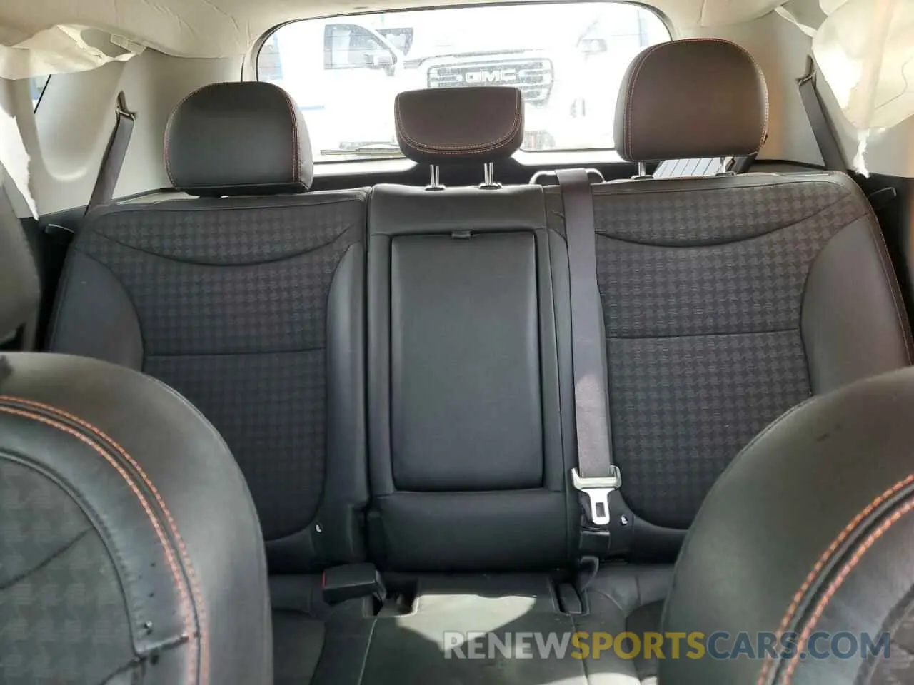 10 Photograph of a damaged car KNDJX3AAXK7647475 KIA SOUL 2019