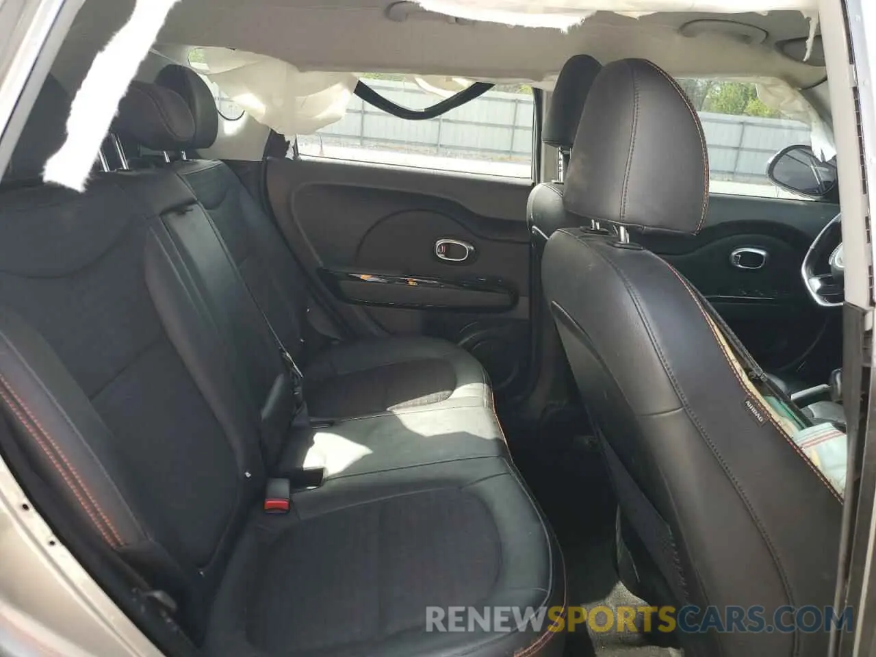 12 Photograph of a damaged car KNDJX3AAXK7647475 KIA SOUL 2019