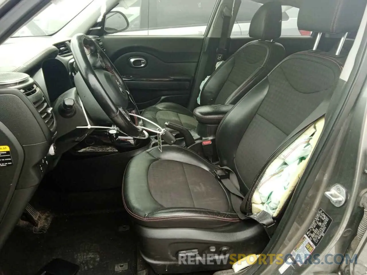 7 Photograph of a damaged car KNDJX3AAXK7647475 KIA SOUL 2019