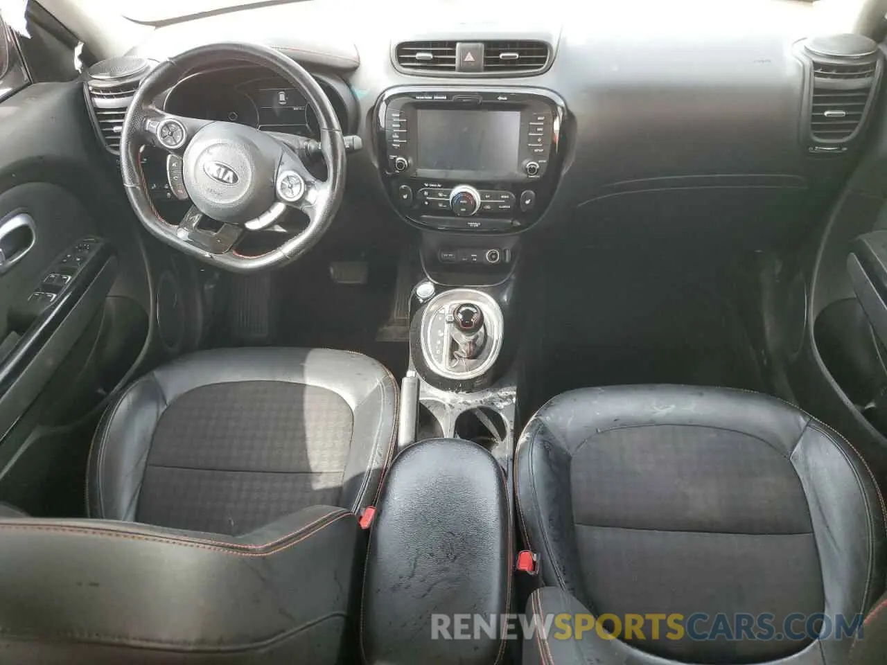 8 Photograph of a damaged car KNDJX3AAXK7647475 KIA SOUL 2019