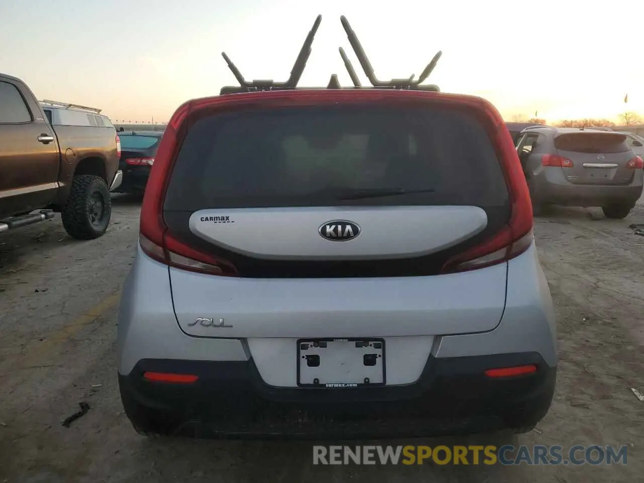 6 Photograph of a damaged car KNDJ22AUXL7091544 KIA SOUL 2020