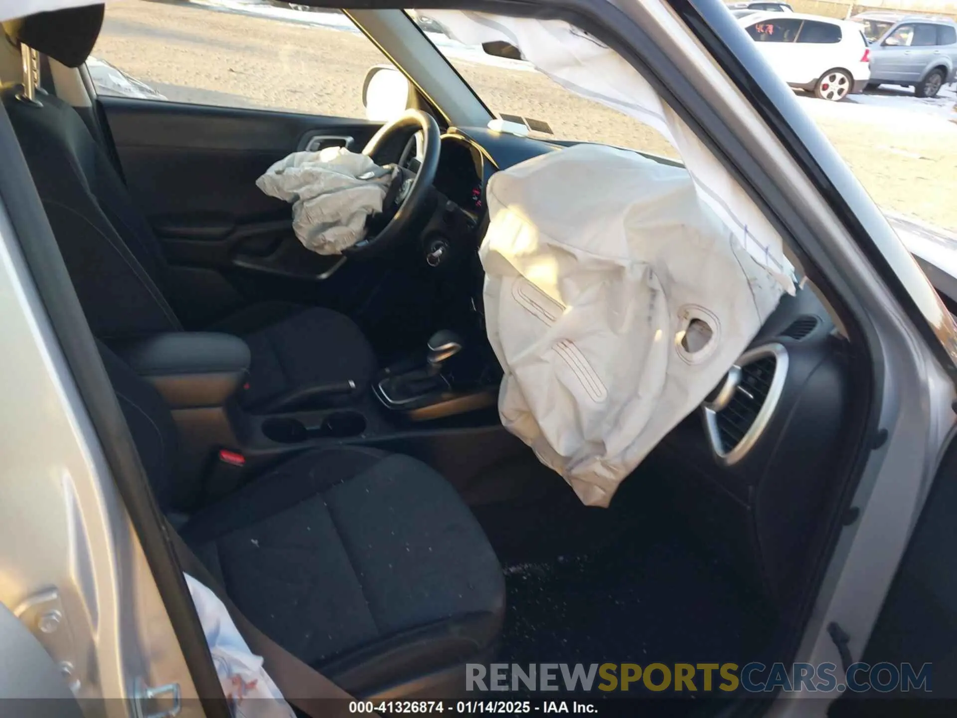 5 Photograph of a damaged car KNDJ23AU0L7001243 KIA SOUL 2020
