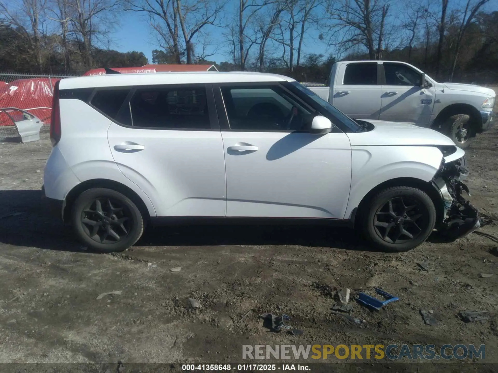 14 Photograph of a damaged car KNDJ23AU0L7041161 KIA SOUL 2020