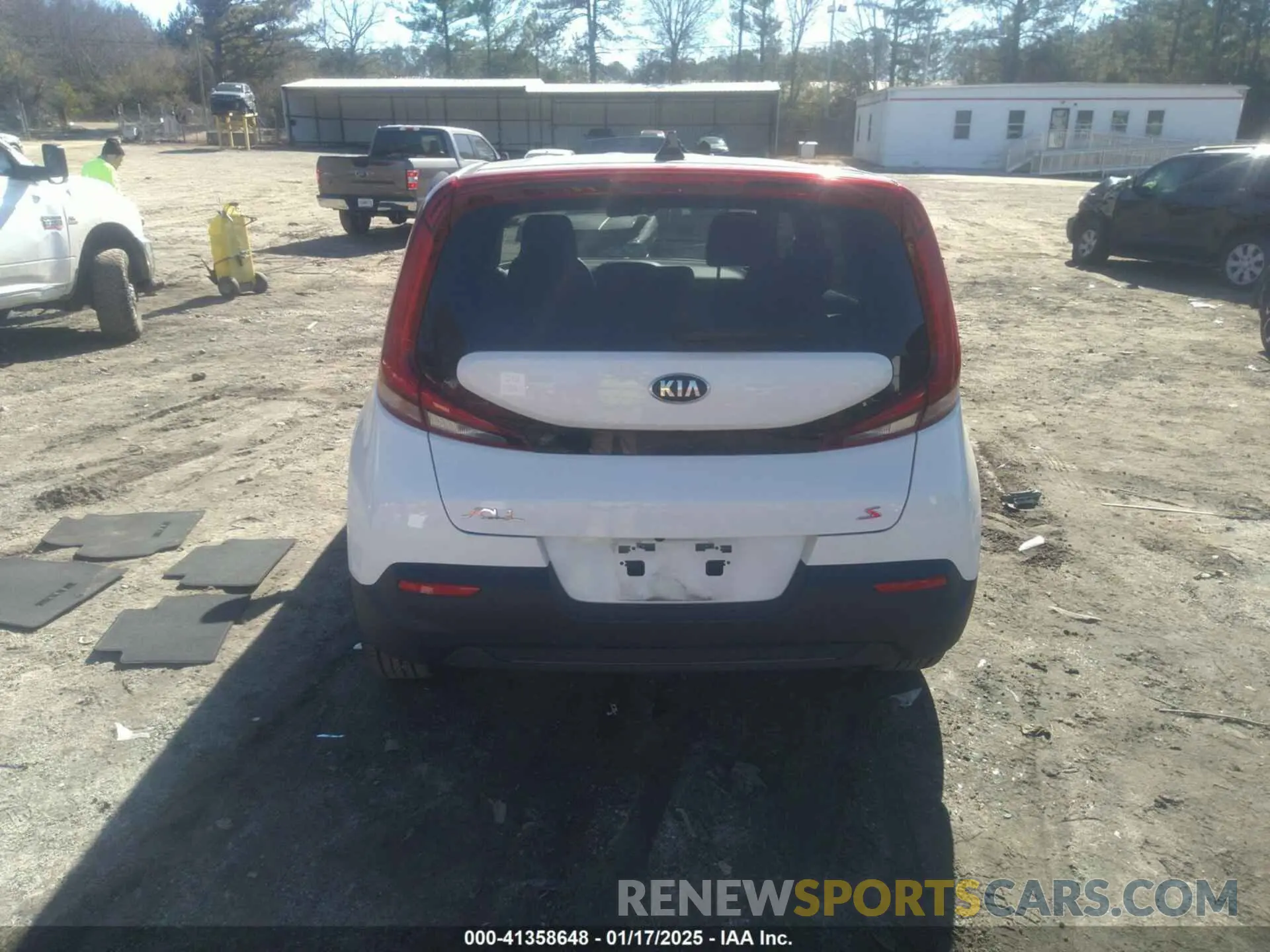 17 Photograph of a damaged car KNDJ23AU0L7041161 KIA SOUL 2020