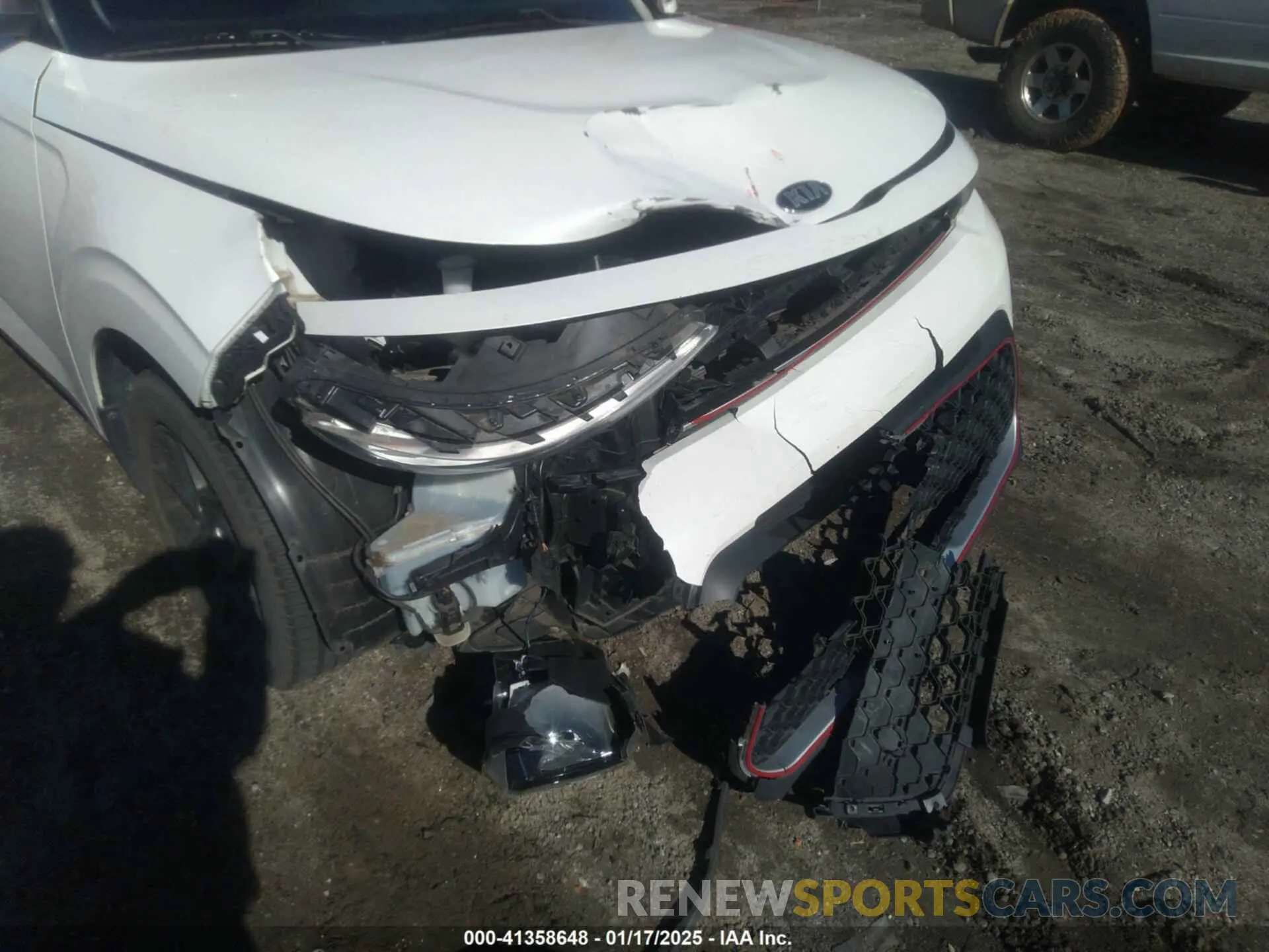 6 Photograph of a damaged car KNDJ23AU0L7041161 KIA SOUL 2020